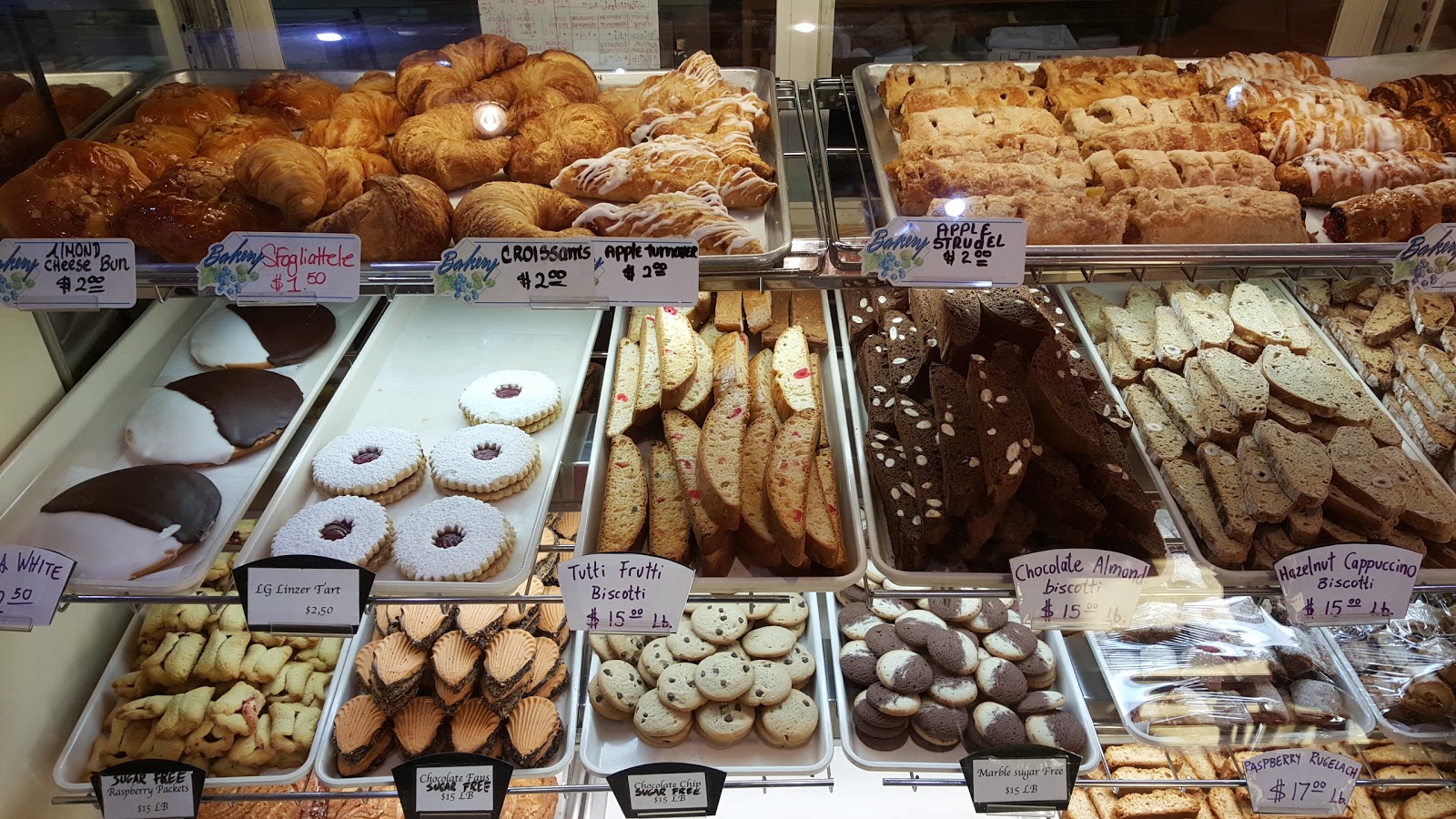 Photo of Pasticceria Amore in Queens City, New York, United States - 2 Picture of Food, Point of interest, Establishment, Store, Bakery