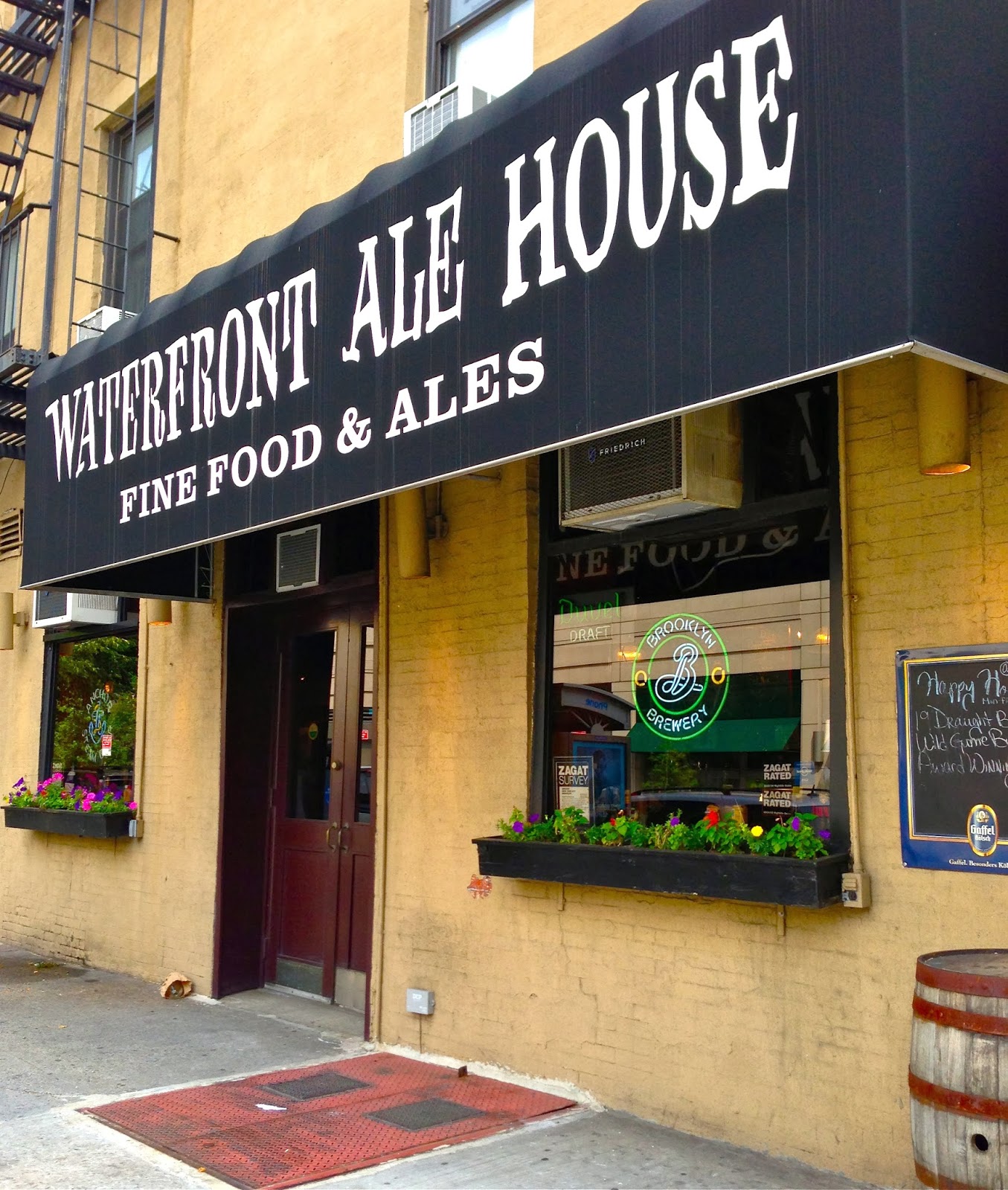 Photo of Waterfront Ale House in New York City, New York, United States - 1 Picture of Restaurant, Food, Point of interest, Establishment, Night club