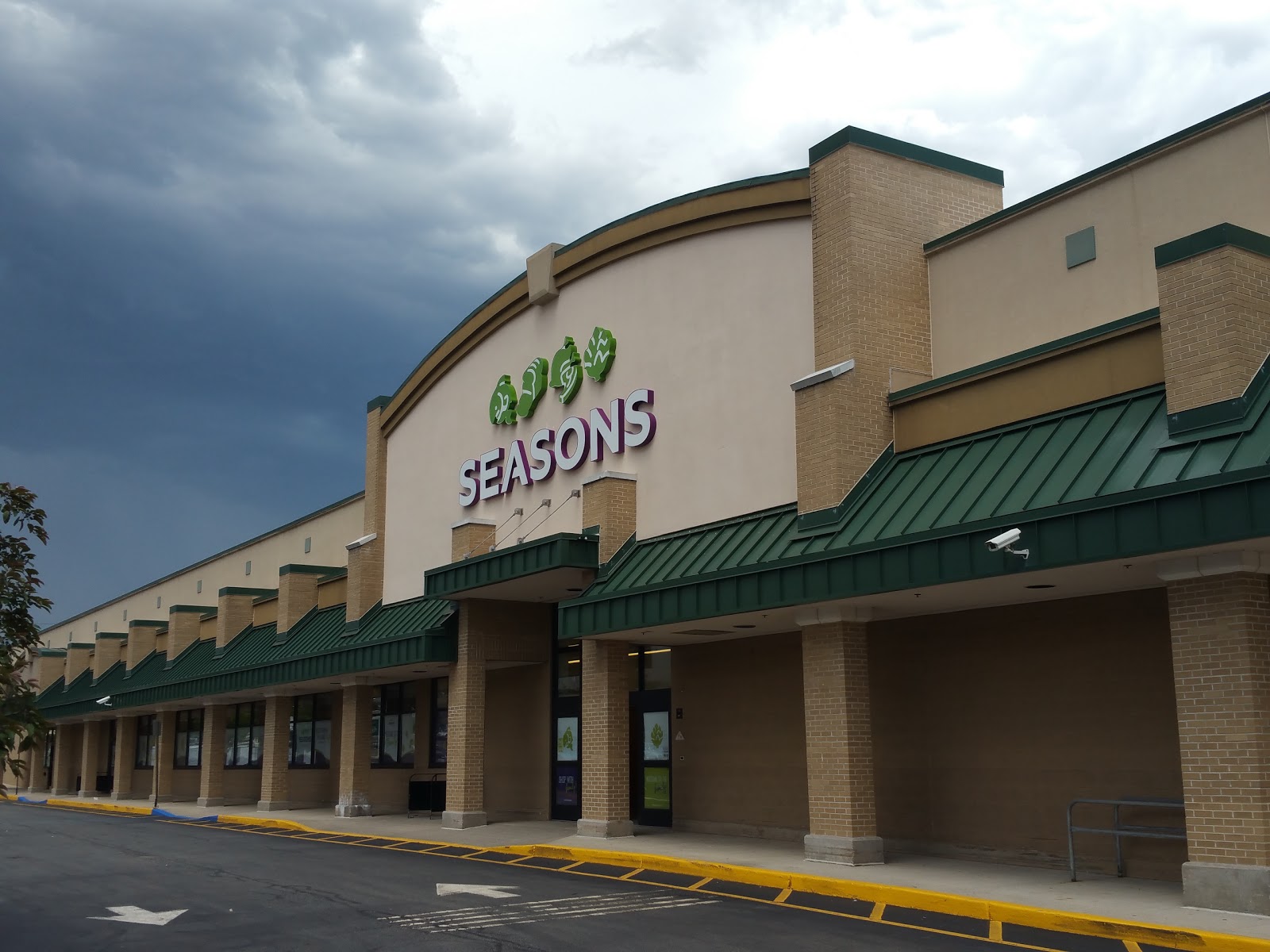 Photo of Seasons in Clifton City, New Jersey, United States - 1 Picture of Food, Point of interest, Establishment, Store, Grocery or supermarket