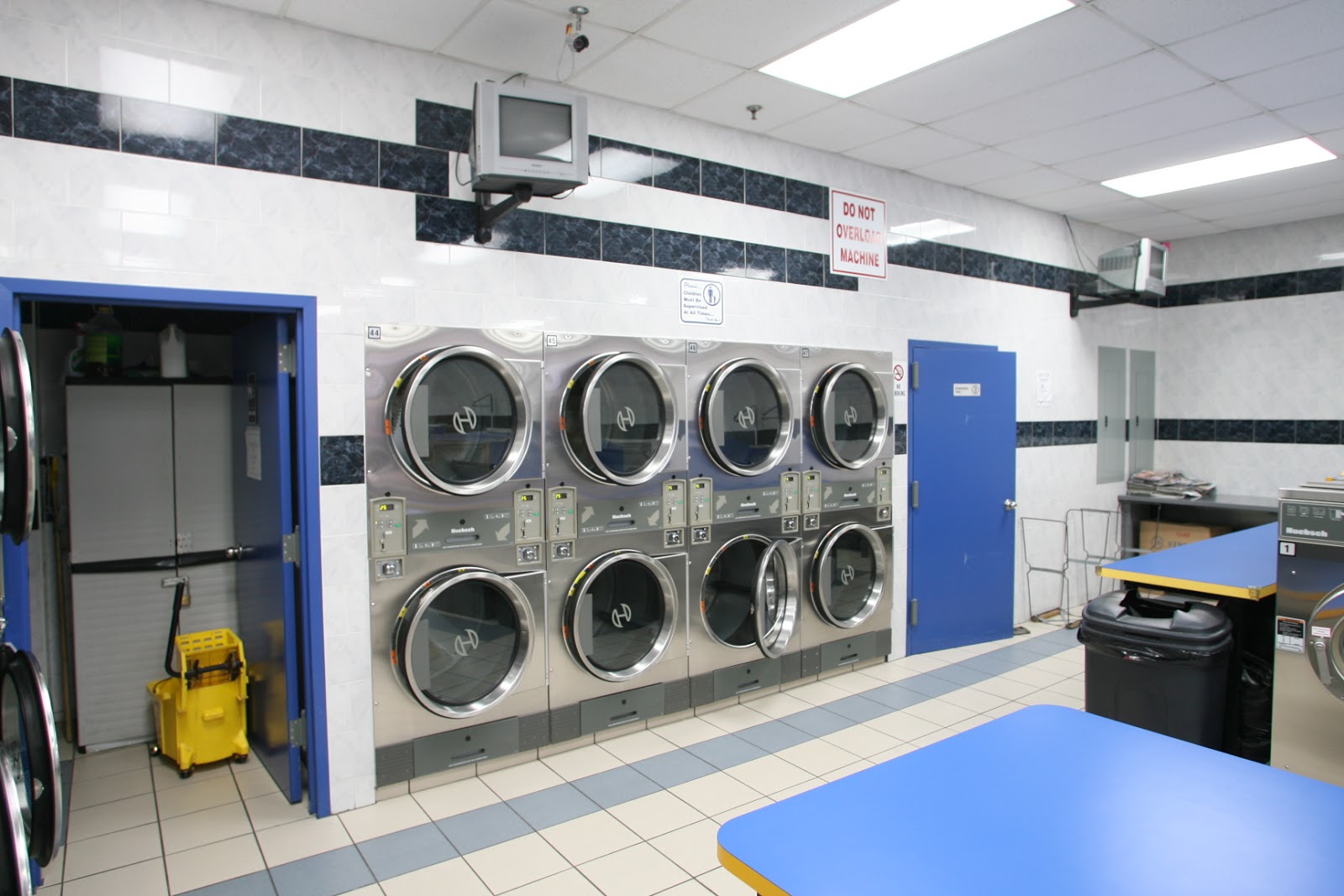 Photo of big b&b laundromat in Richmond City, New York, United States - 2 Picture of Point of interest, Establishment, Laundry