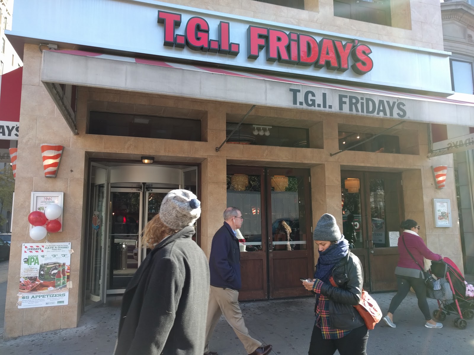 Photo of TGI Fridays in New York City, New York, United States - 1 Picture of Restaurant, Food, Point of interest, Establishment, Meal takeaway, Bar