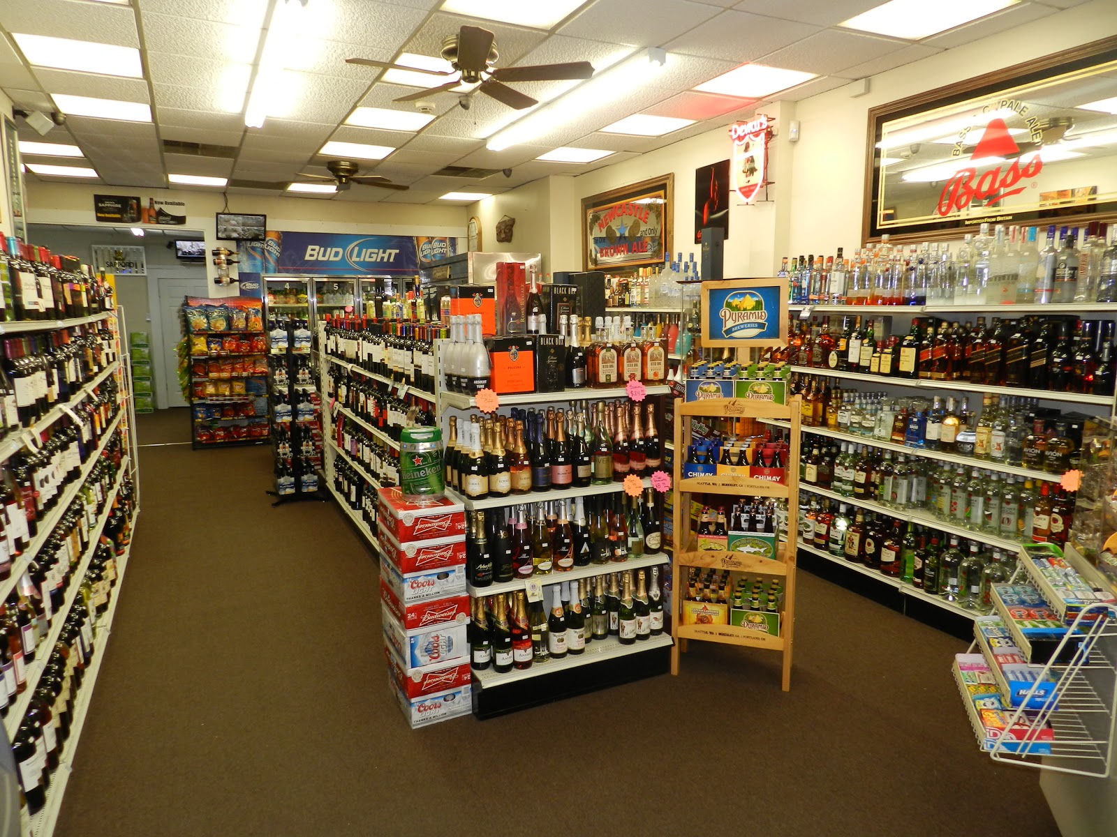 Photo of Town Beverage Liquor Store in North Bergen City, New Jersey, United States - 1 Picture of Point of interest, Establishment, Store, Liquor store