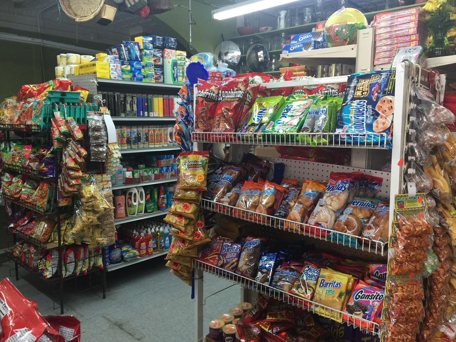 Photo of El Girasol Mini Market Corp. in Bronx City, New York, United States - 2 Picture of Food, Point of interest, Establishment, Store, Grocery or supermarket, Convenience store, Florist