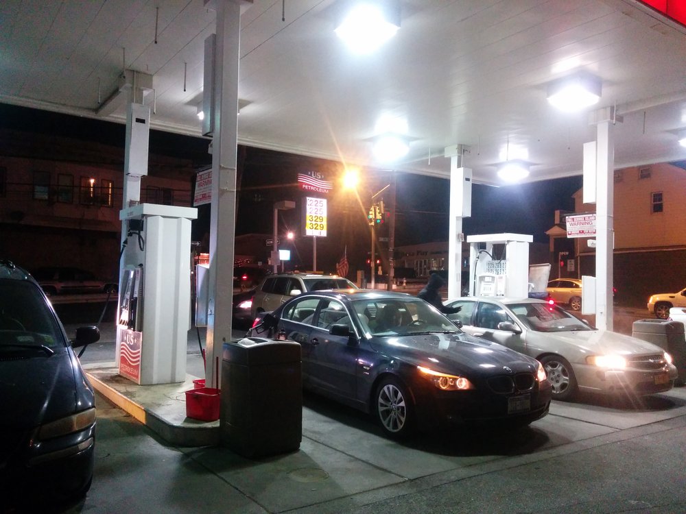 Photo of Getty Gas Station Mini Mart in New Rochelle City, New York, United States - 2 Picture of Food, Point of interest, Establishment, Finance, Store, Atm, Gas station, Convenience store, Car repair, Liquor store