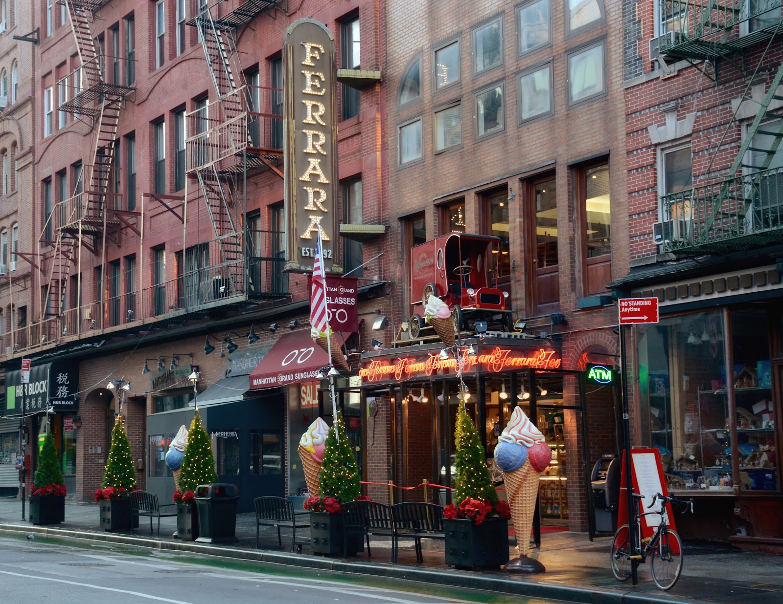 Photo of Ferrara Bakery in New York City, New York, United States - 3 Picture of Restaurant, Food, Point of interest, Establishment, Store, Cafe, Bakery