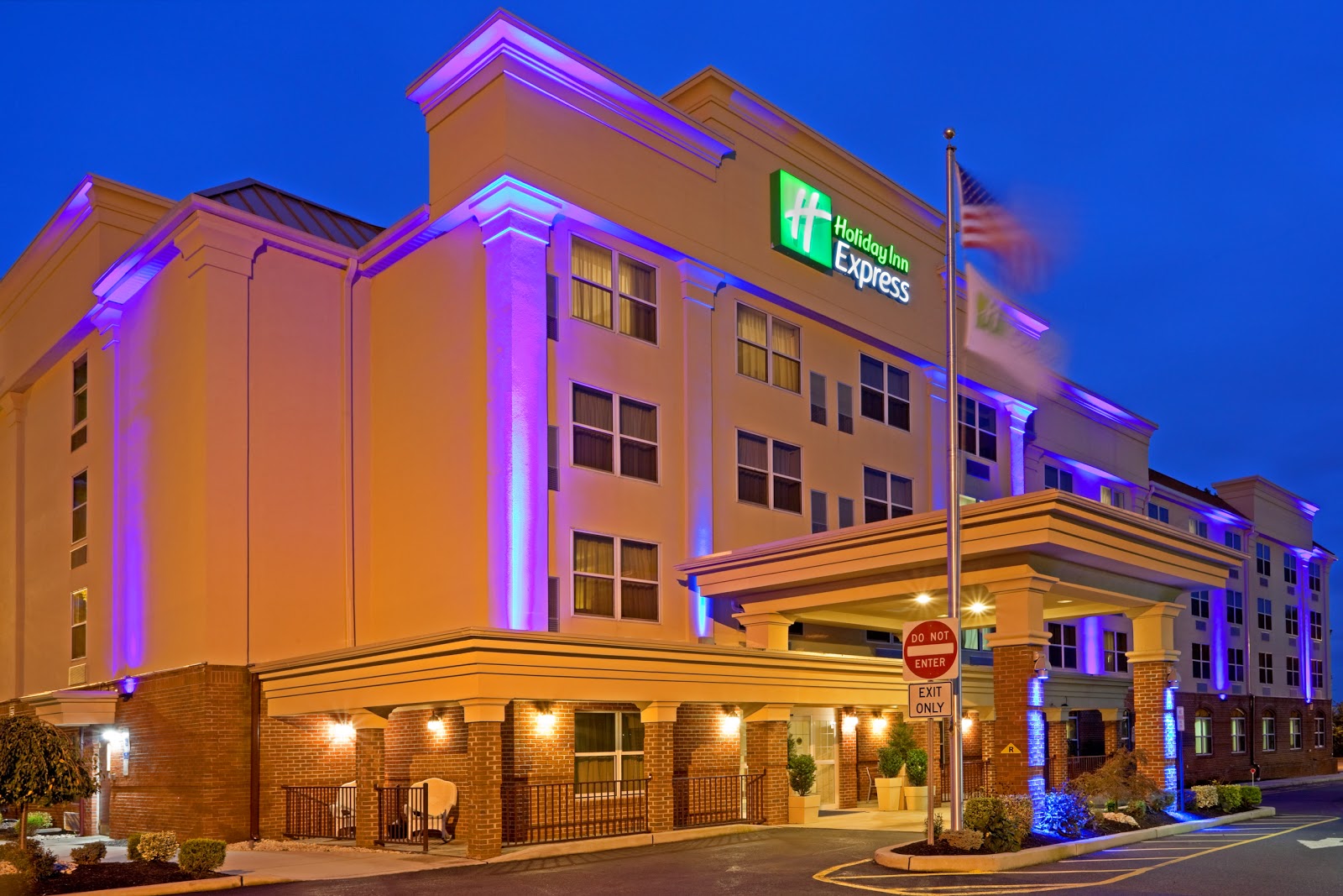 Photo of Holiday Inn Express & Suites Woodbridge in Avenel City, New Jersey, United States - 7 Picture of Point of interest, Establishment, Lodging