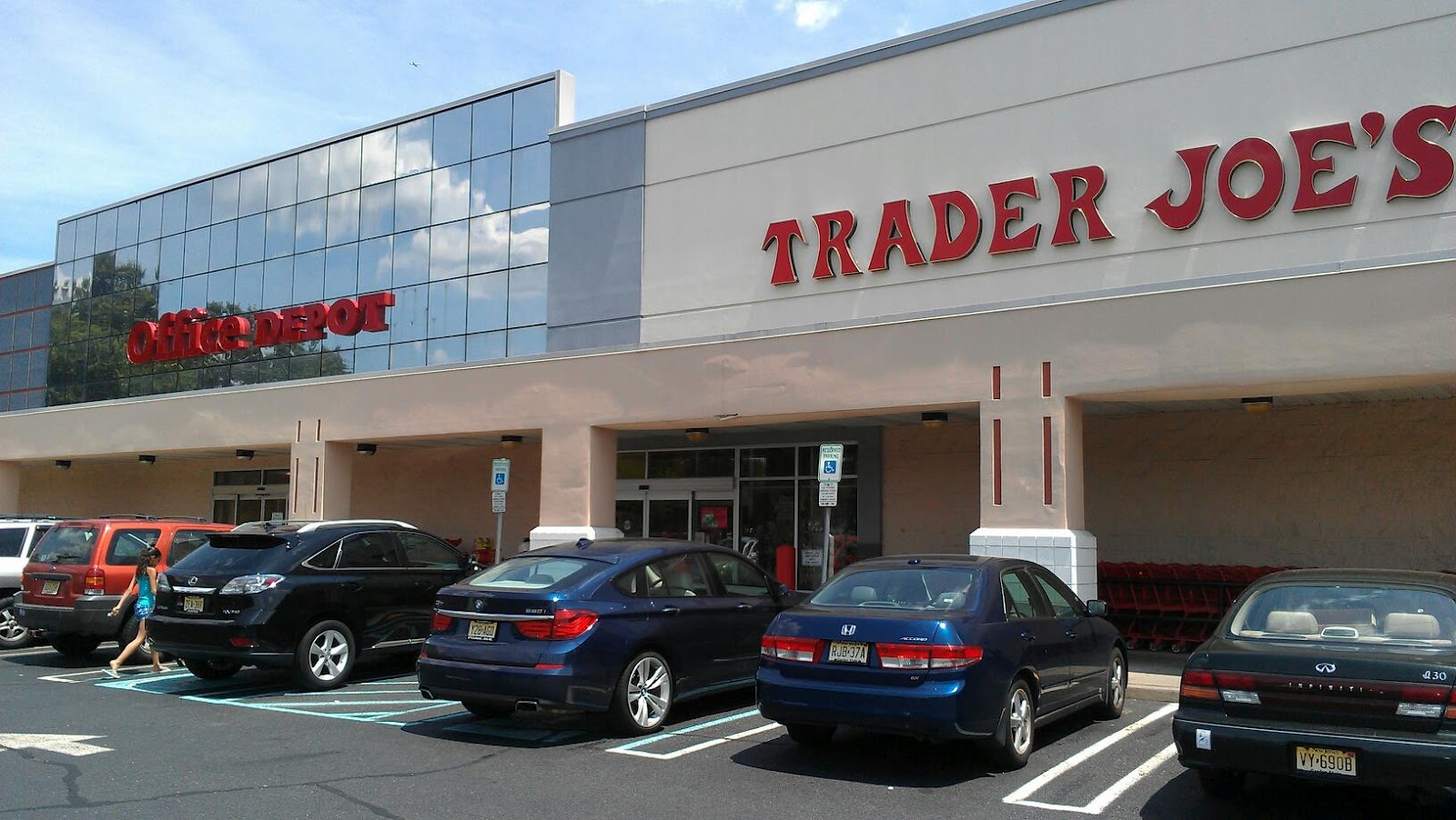 Photo of Trader Joe's in Paramus City, New Jersey, United States - 2 Picture of Food, Point of interest, Establishment, Store, Health, Grocery or supermarket, Florist