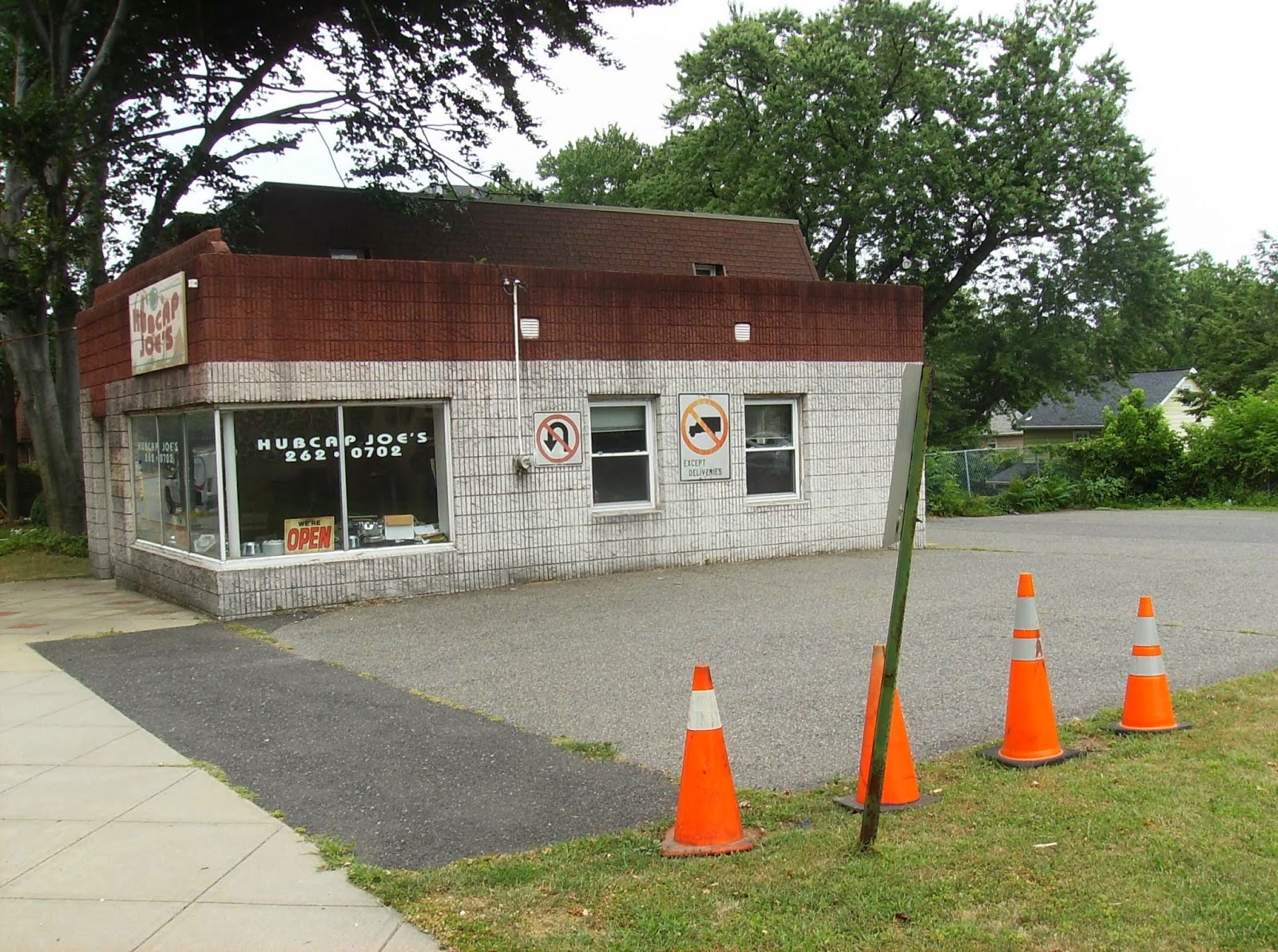 Photo of Hubcap Joe in Oradell City, New Jersey, United States - 2 Picture of Point of interest, Establishment, Store, Car repair