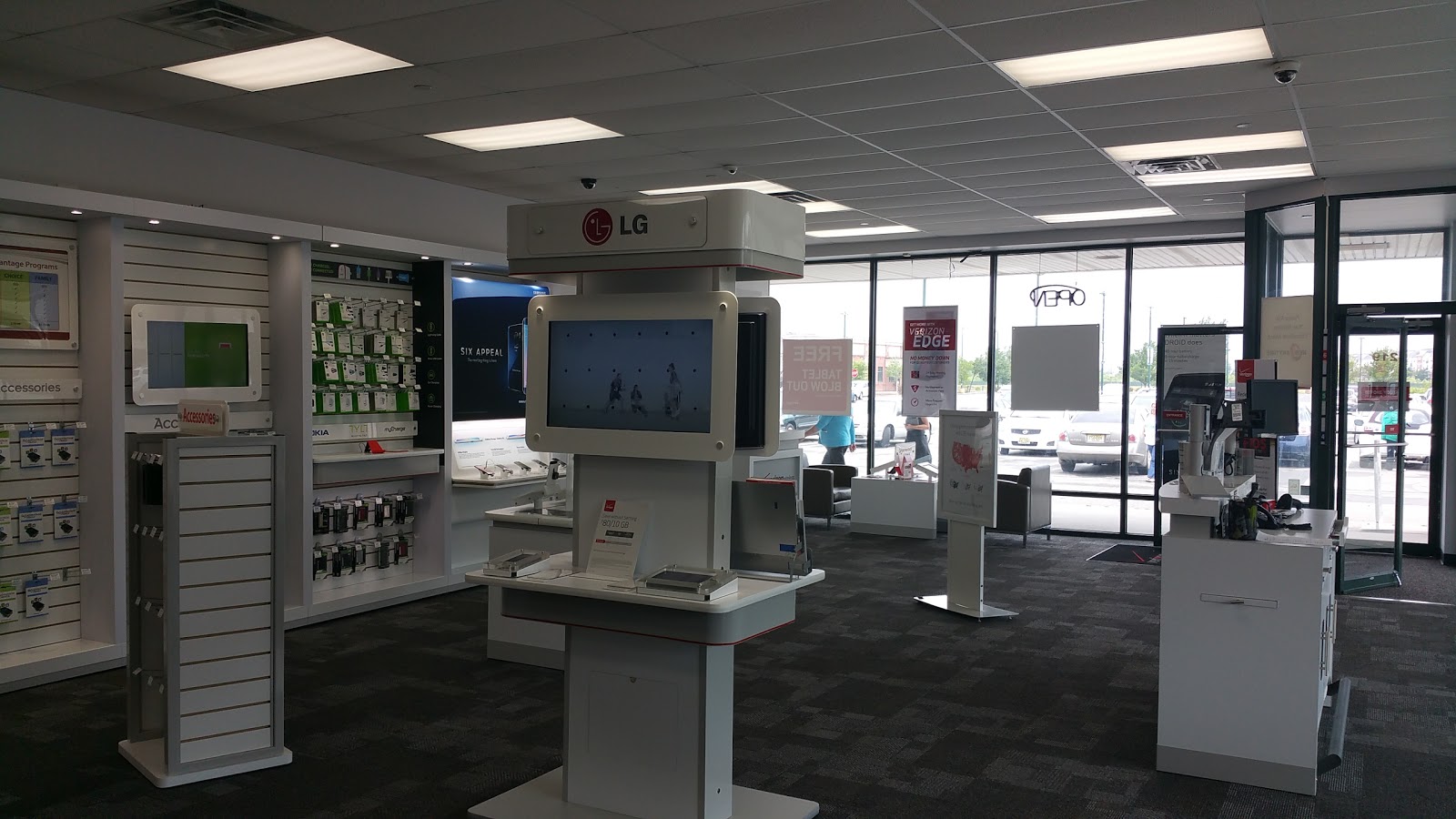 Photo of GoWireless Verizon Premium Retailer in Bayonne City, New Jersey, United States - 3 Picture of Point of interest, Establishment, Store, Electronics store