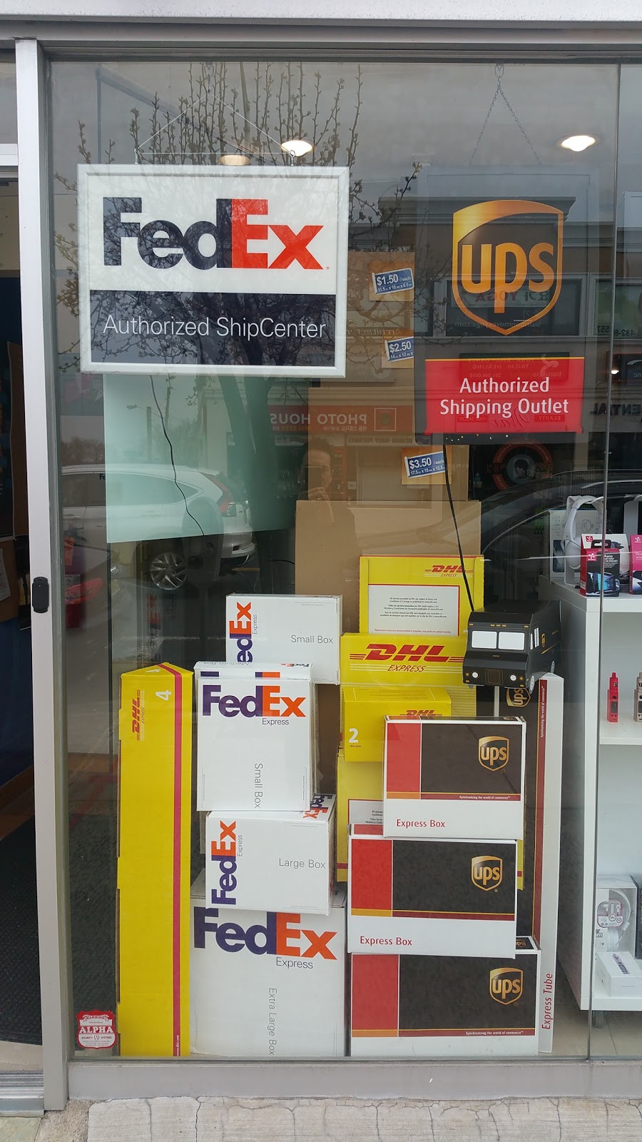 Photo of iExpress / FedEx / UPS / DHL / CJ 대한통운 택배 / 뉴저지 택배 in Palisades Park City, New Jersey, United States - 1 Picture of Point of interest, Establishment, Store