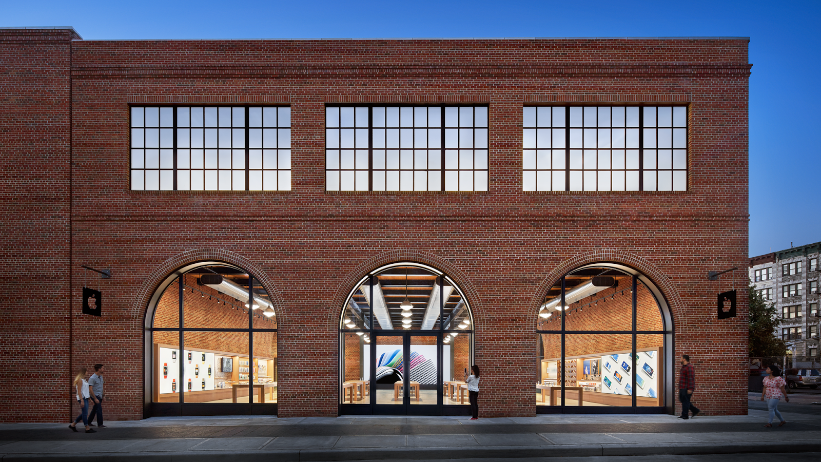 Photo of Apple Williamsburg in Brooklyn City, New York, United States - 8 Picture of Point of interest, Establishment, Store, Electronics store