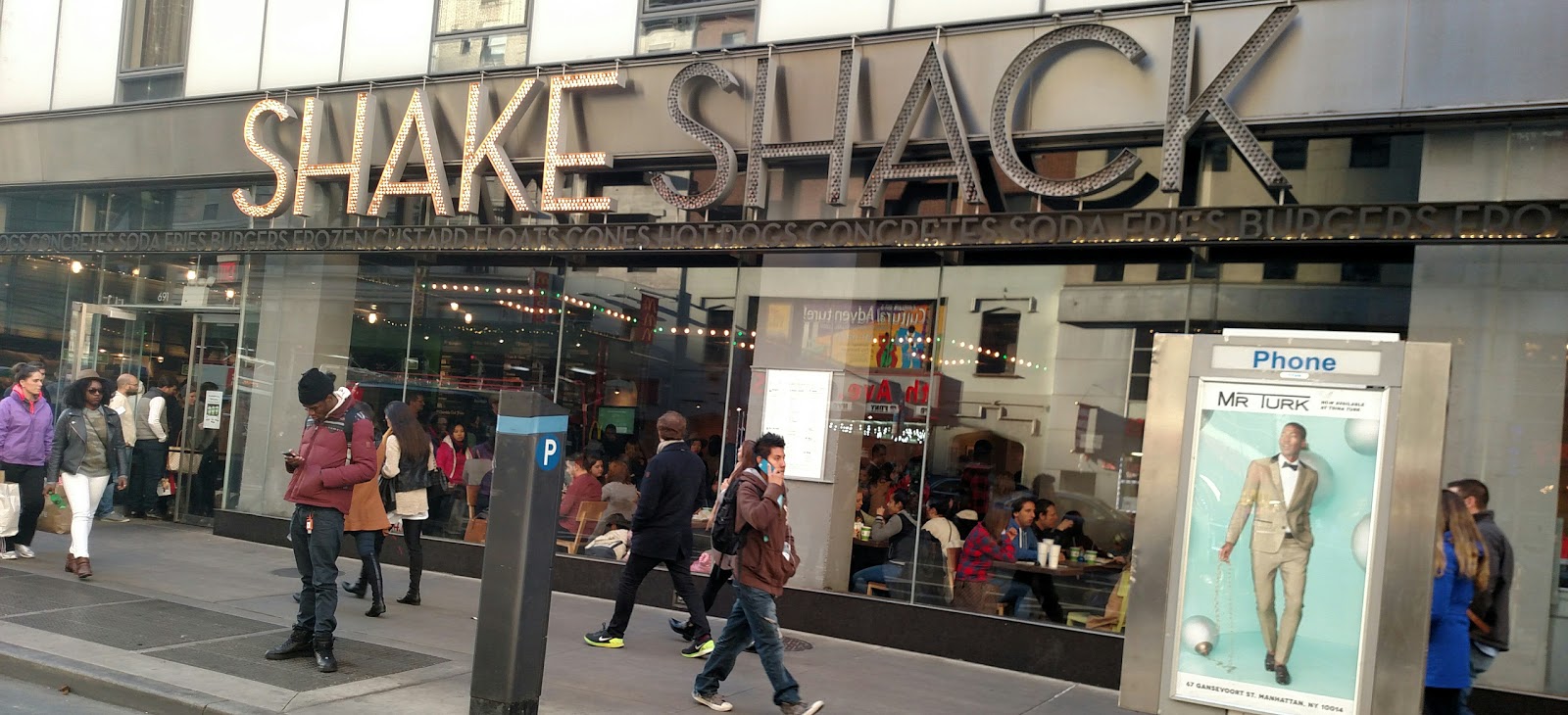 Photo of Shake Shack in New York City, New York, United States - 4 Picture of Restaurant, Food, Point of interest, Establishment, Store, Meal takeaway