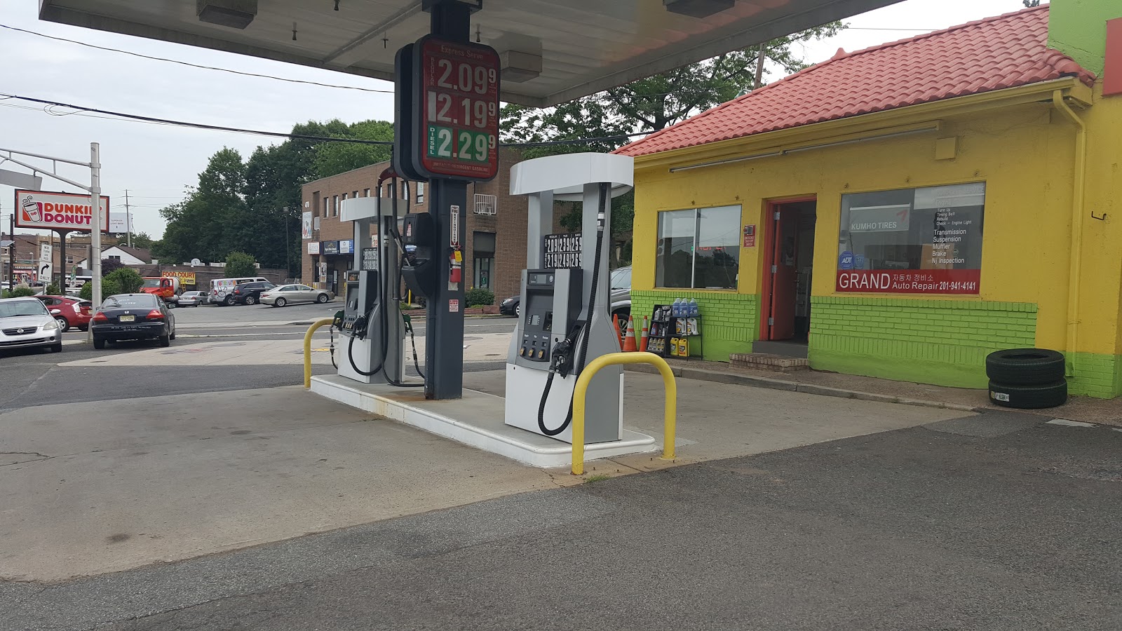 Photo of 그랜드 정비소 in Ridgefield City, New Jersey, United States - 1 Picture of Point of interest, Establishment, Gas station