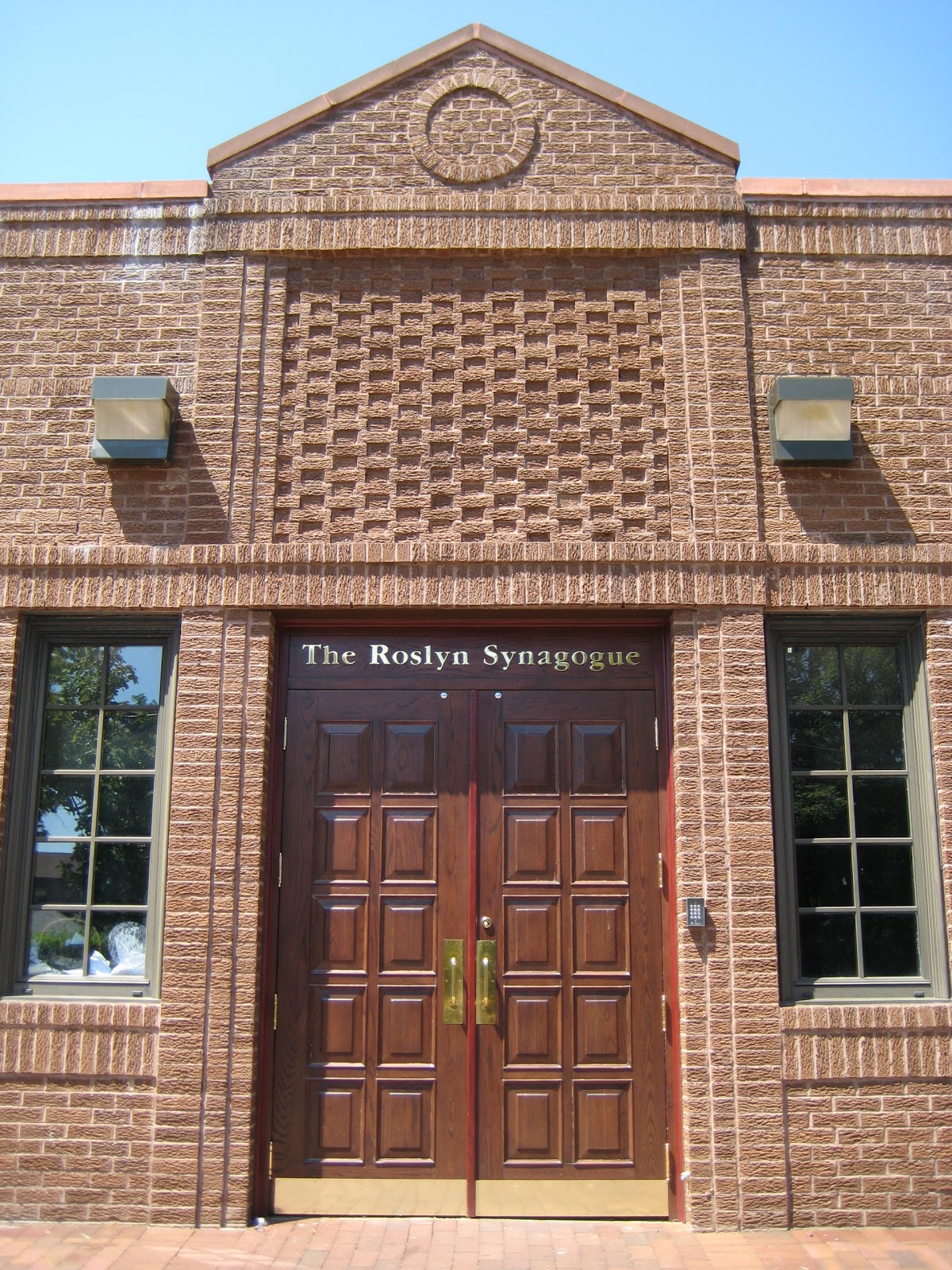 Photo of The Roslyn Synagogue in Roslyn Heights City, New York, United States - 5 Picture of Point of interest, Establishment, Place of worship, Synagogue