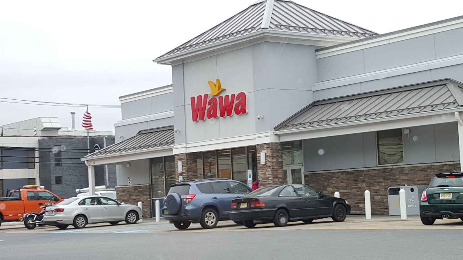 Photo of Wawa in Lodi City, New Jersey, United States - 1 Picture of Restaurant, Food, Point of interest, Establishment, Finance, Store, Atm, Cafe, Gas station, Convenience store