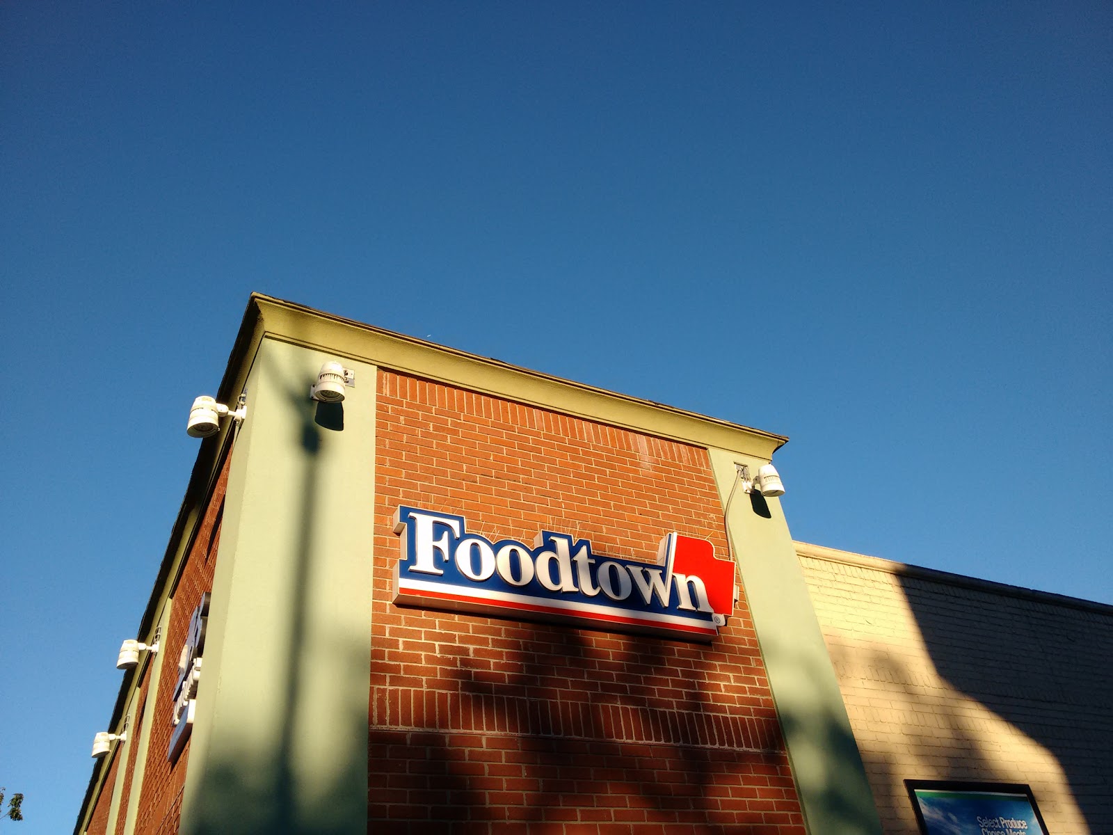 Photo of Ferreira Foodtown in Queens City, New York, United States - 2 Picture of Food, Point of interest, Establishment, Store, Grocery or supermarket