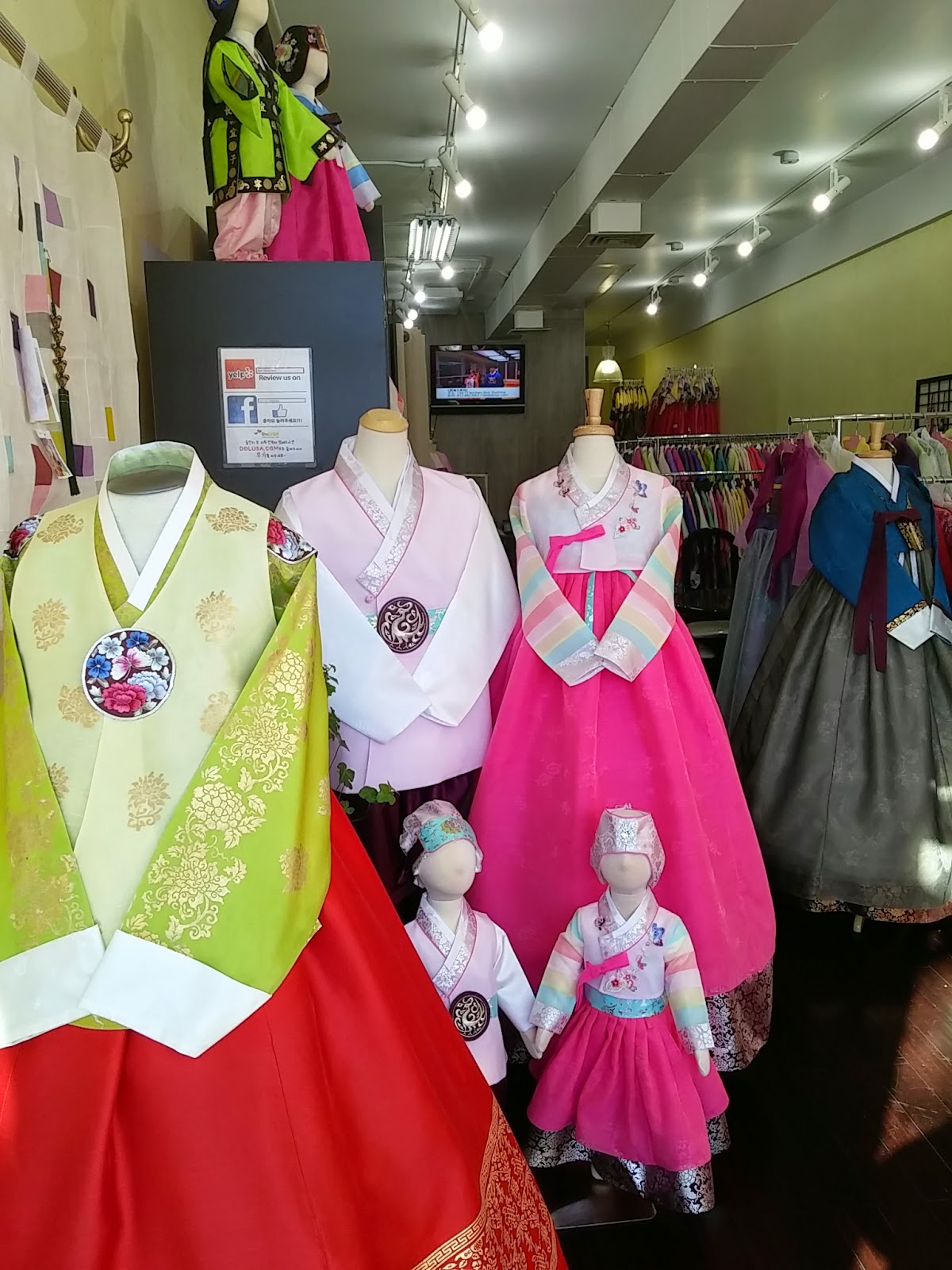 Photo of 한복 스토리 hanbok Story in Queens City, New York, United States - 5 Picture of Point of interest, Establishment, Store, Home goods store, Clothing store