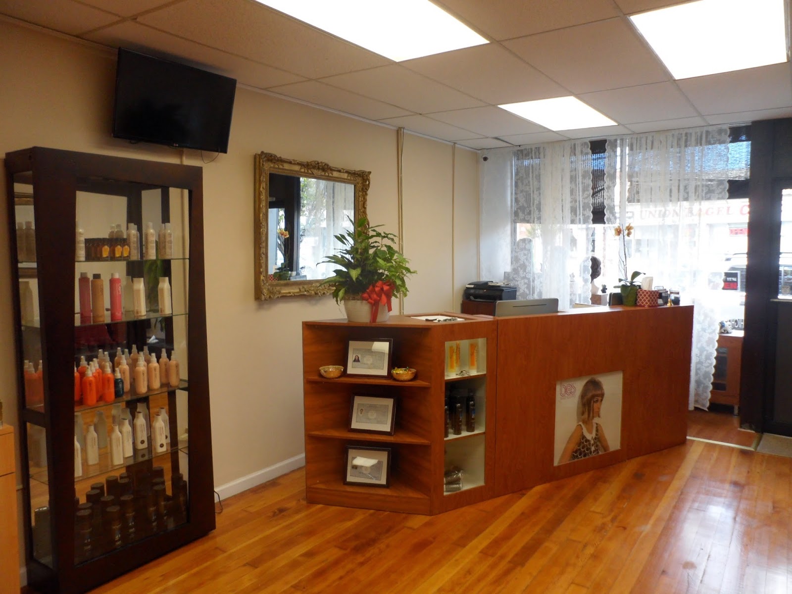 Photo of Del Carpio Hair Salon in Lynbrook City, New York, United States - 1 Picture of Point of interest, Establishment, Beauty salon, Hair care