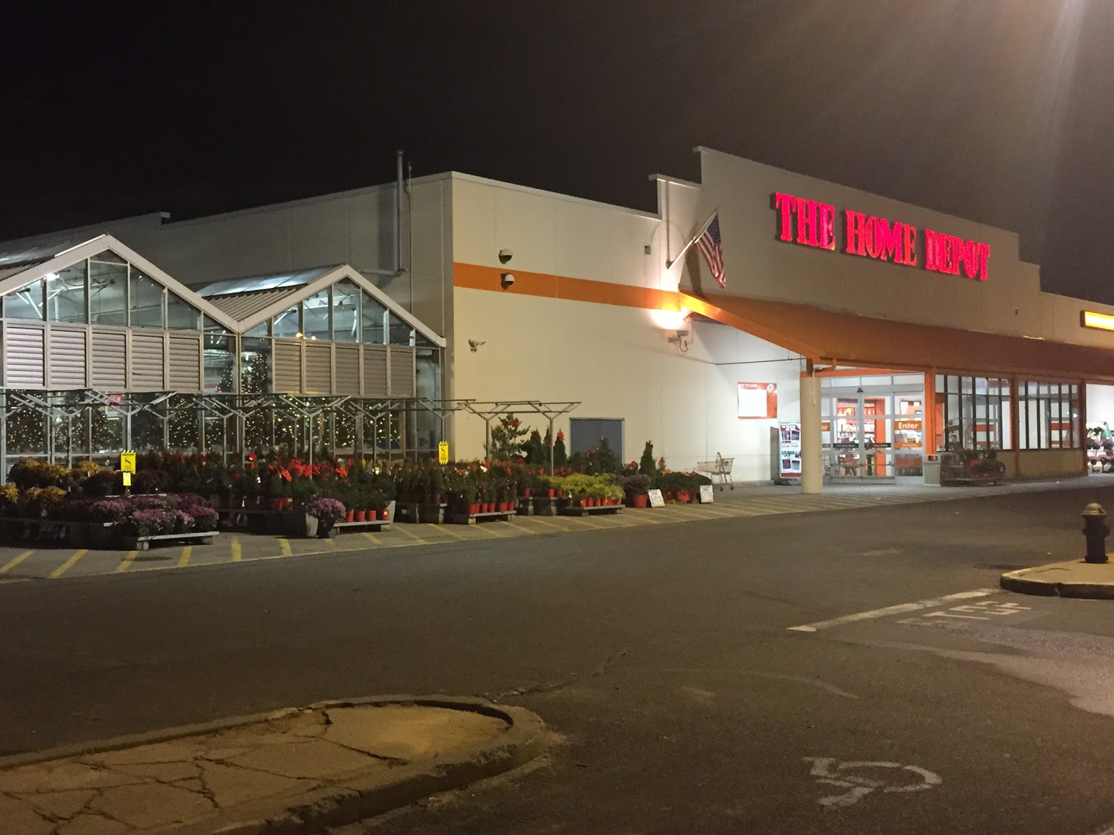 Photo of The Home Depot in Staten Island City, New York, United States - 2 Picture of Point of interest, Establishment, Store, Home goods store, Furniture store, Hardware store