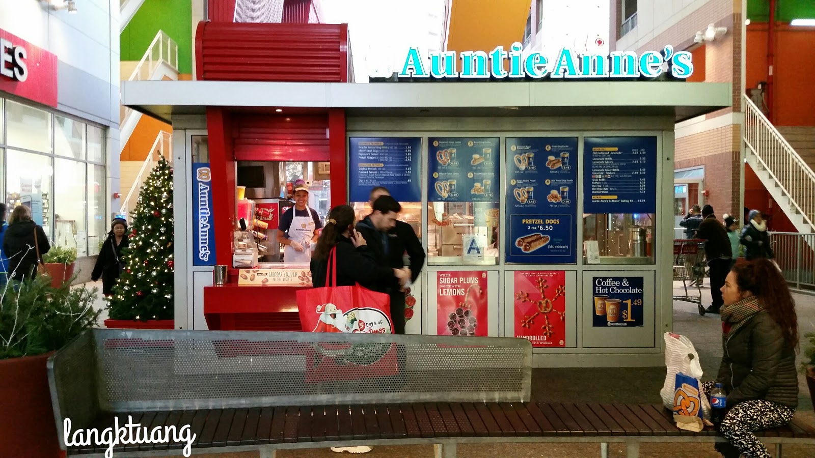 Photo of Auntie Anne's Pretzels in Rego Park City, New York, United States - 1 Picture of Food, Point of interest, Establishment, Store