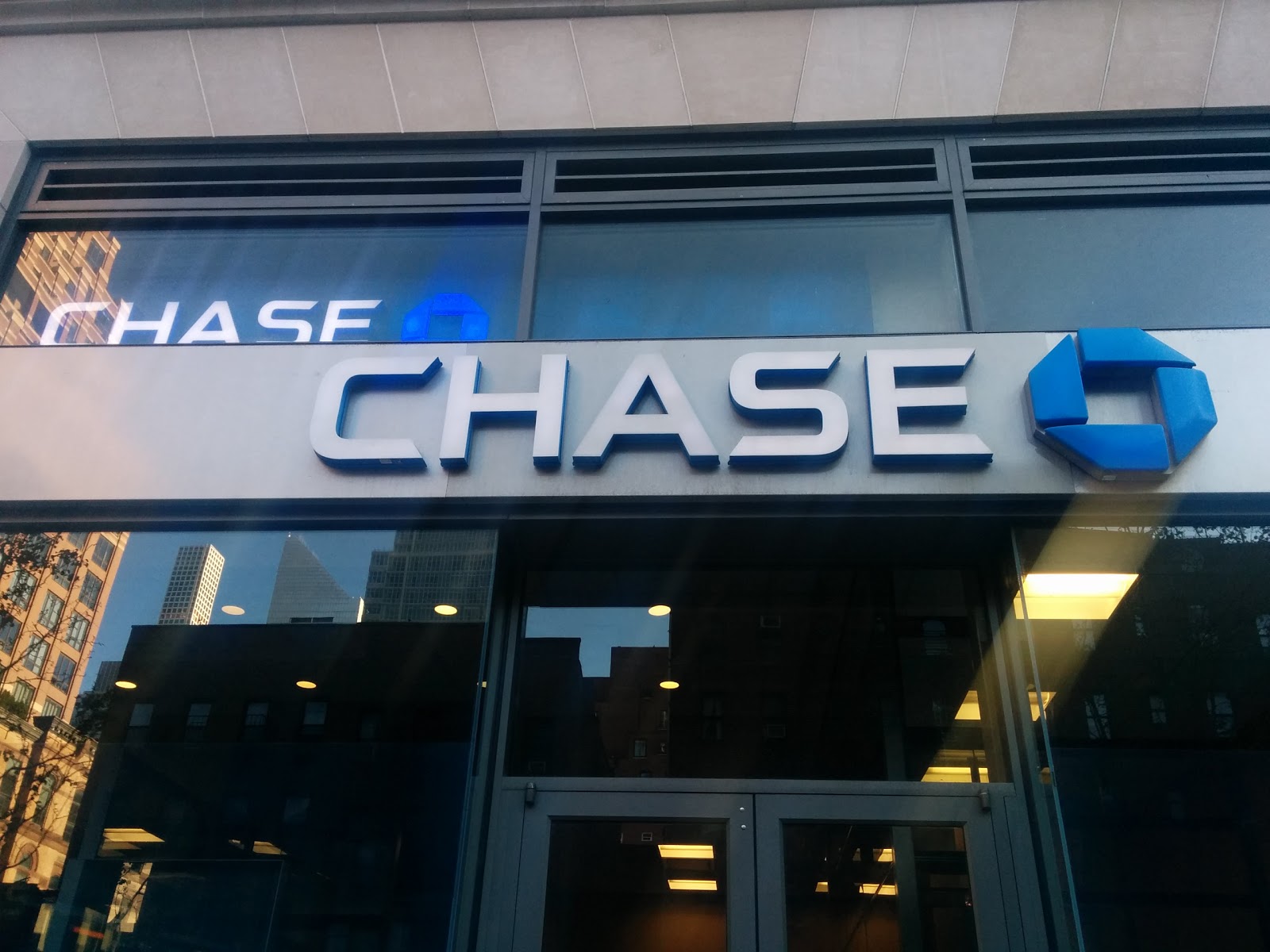 Photo of Chase Bank in New York City, New York, United States - 2 Picture of Point of interest, Establishment, Finance, Atm, Bank