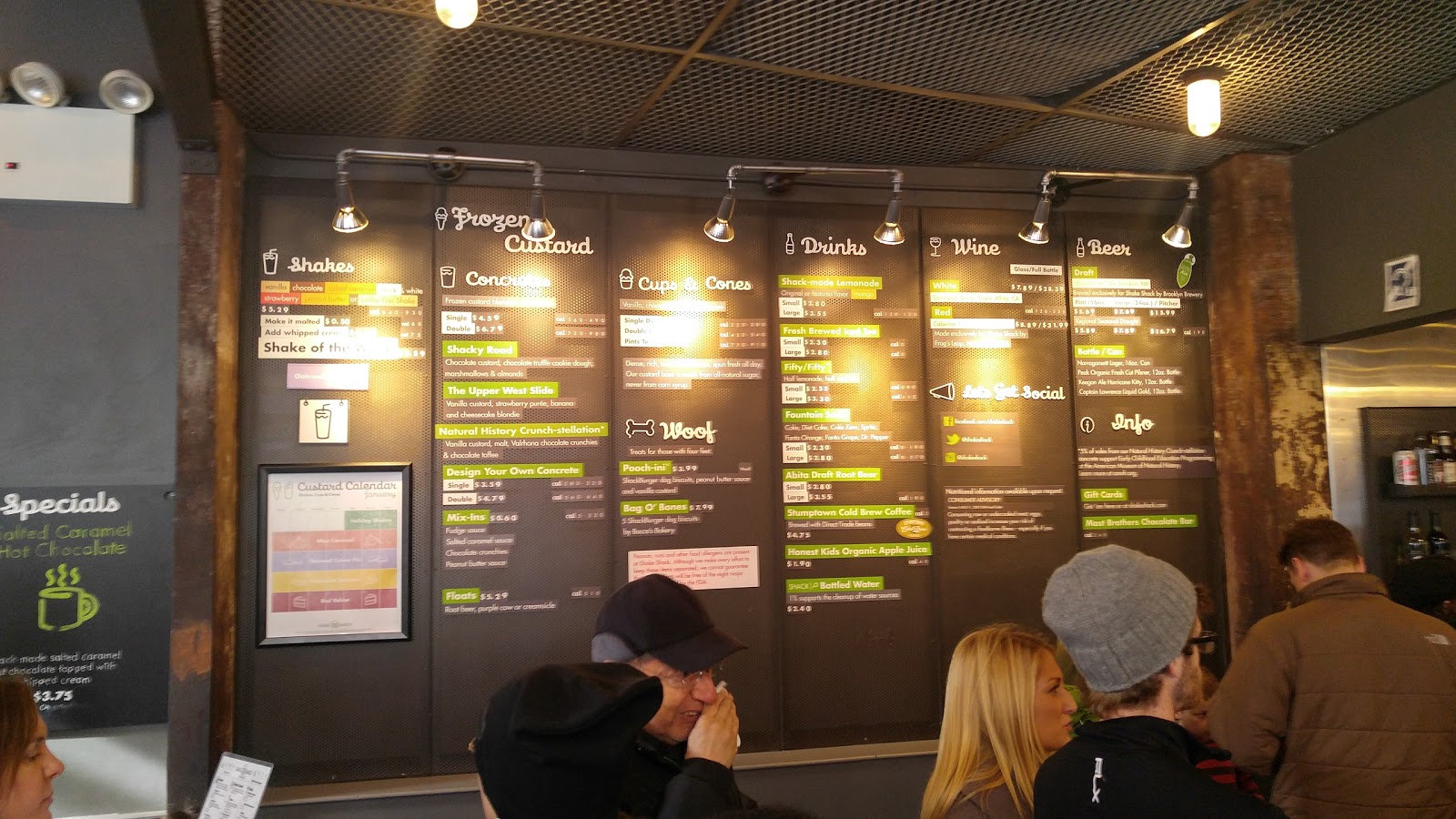 Photo of Shake Shack in New York City, New York, United States - 7 Picture of Restaurant, Food, Point of interest, Establishment, Store, Meal takeaway