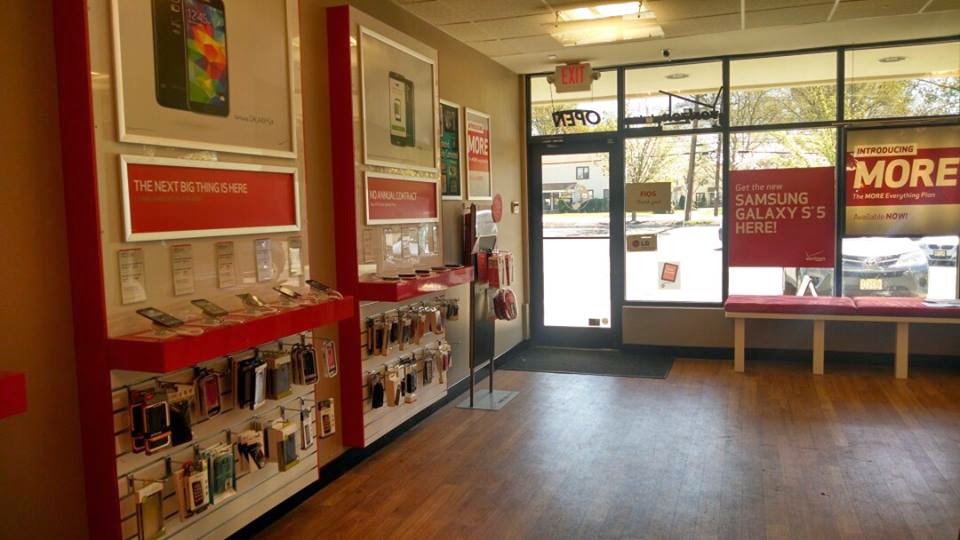 Photo of Wireless World Communications Verizon Wireless Premium Retailer in New Milford City, New Jersey, United States - 4 Picture of Point of interest, Establishment, Store