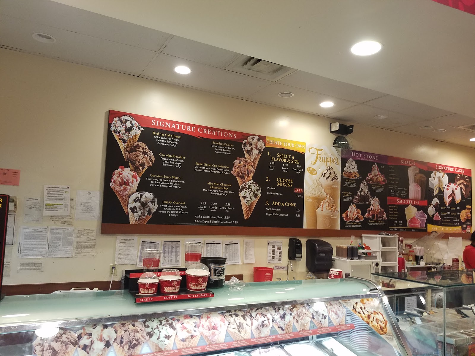 Photo of Cold Stone Creamery in Garden City, New York, United States - 6 Picture of Restaurant, Food, Point of interest, Establishment, Store, Bakery