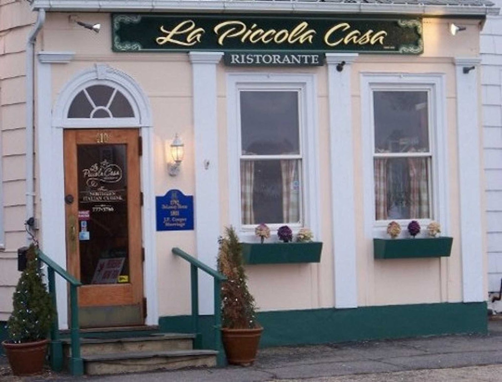 Photo of La Piccola Casa in Mamaroneck City, New York, United States - 1 Picture of Restaurant, Food, Point of interest, Establishment, Meal delivery, Bar, Night club