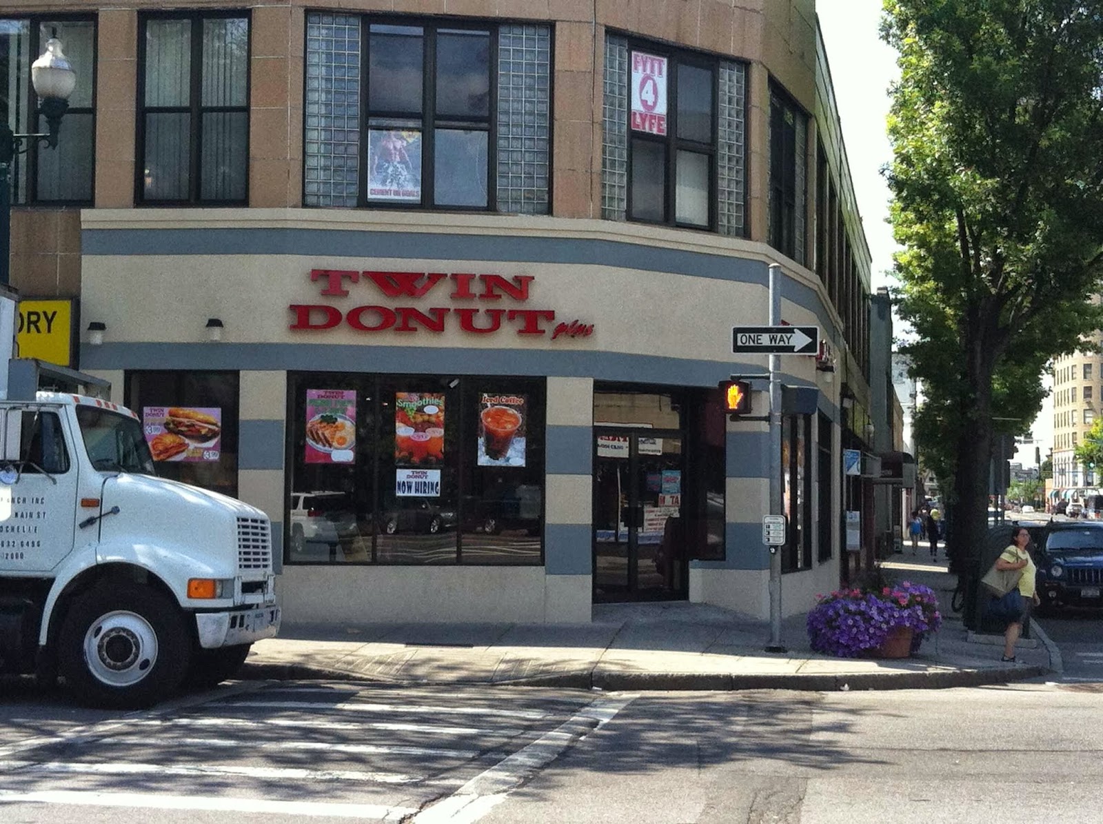 Photo of Twin Donut in New Rochelle City, New York, United States - 4 Picture of Food, Point of interest, Establishment, Store, Cafe, Bakery