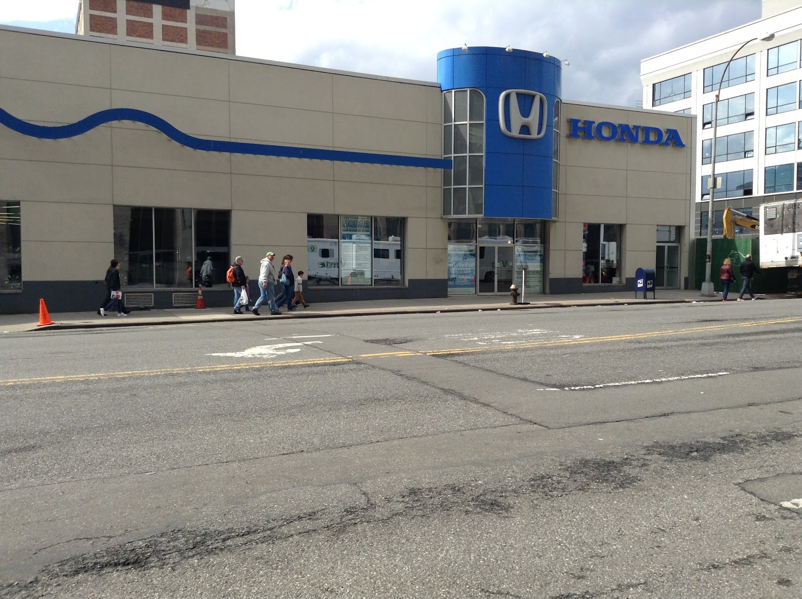Photo of Honda Manhattan in New York City, New York, United States - 1 Picture of Point of interest, Establishment, Car dealer, Store
