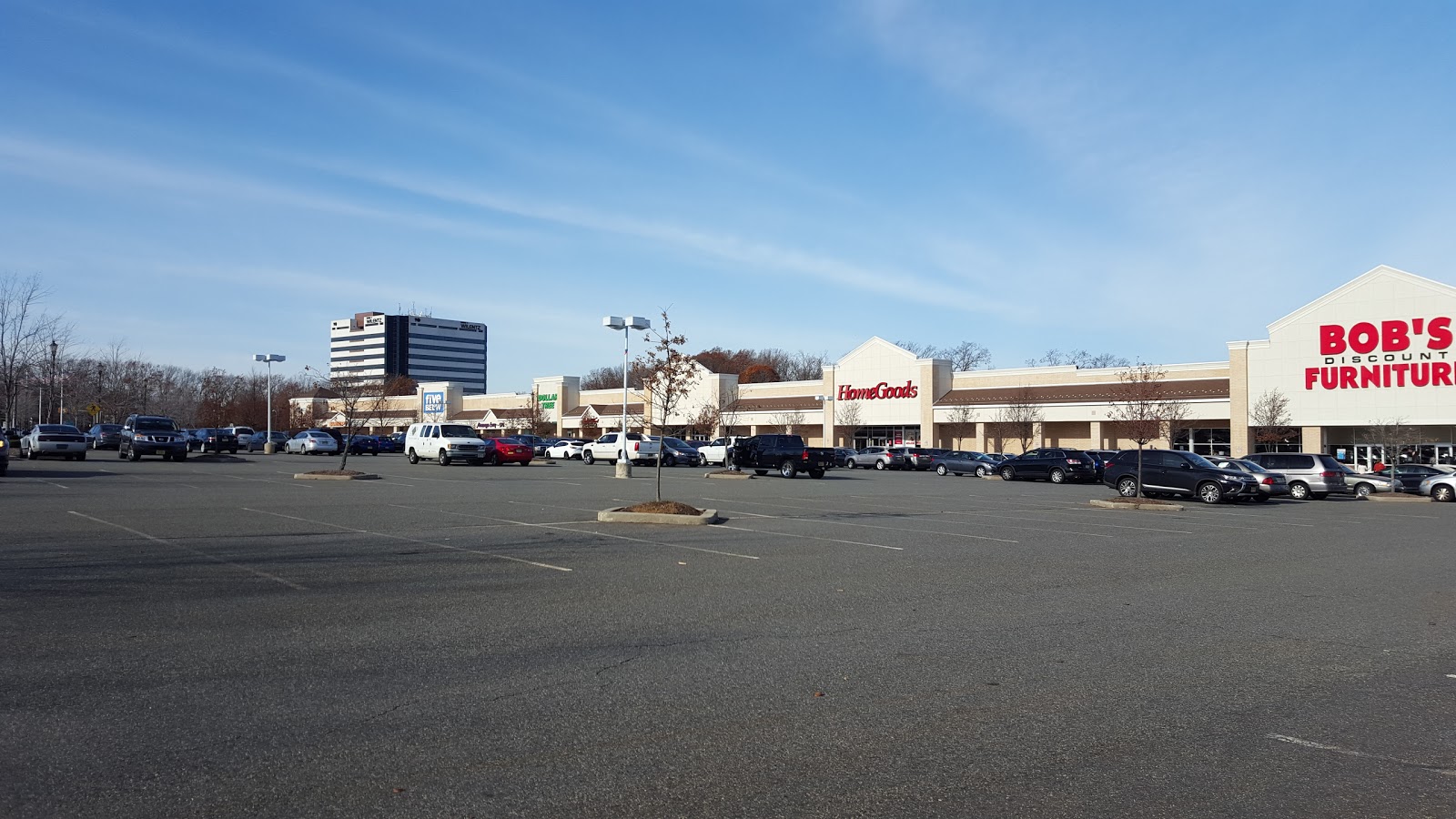 Photo of HomeGoods in Woodbridge Township City, New Jersey, United States - 1 Picture of Point of interest, Establishment, Store, Department store