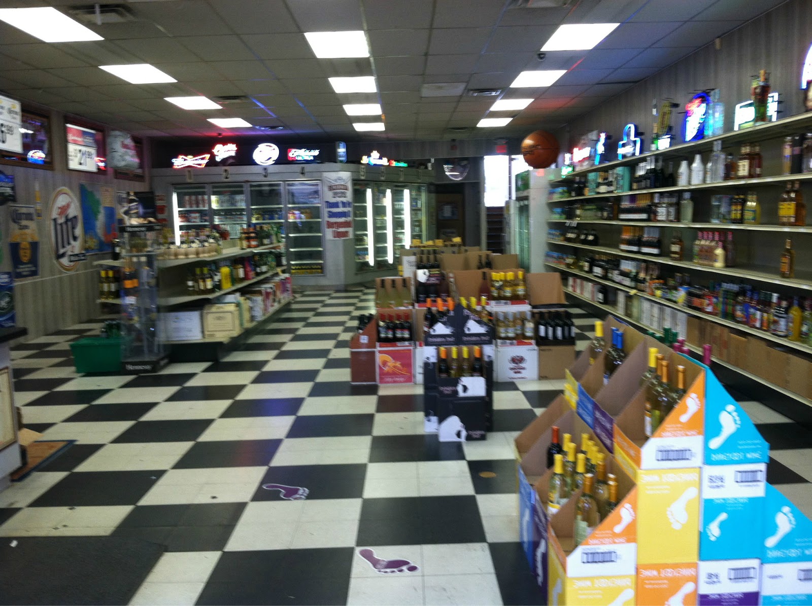 Photo of Bergenfield Liquors in Bergenfield City, New Jersey, United States - 3 Picture of Food, Point of interest, Establishment, Store, Liquor store