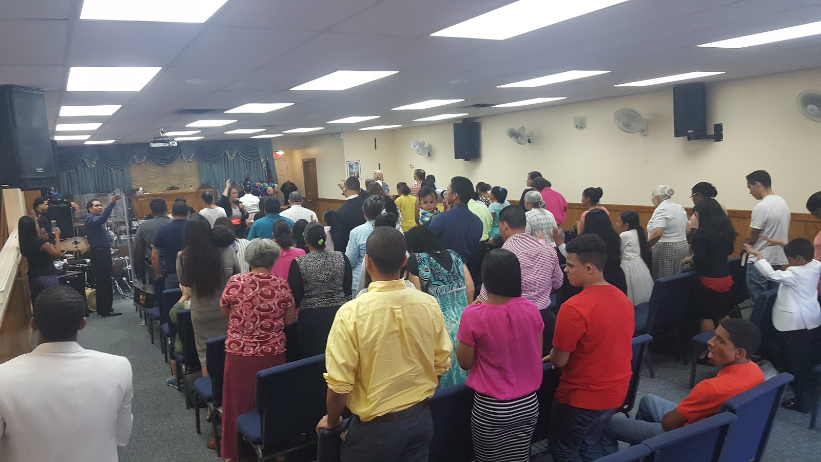 Photo of Iglesia Pentecostal LUZ EN MEDIO DE LAS TINIEBLAS in Bronx City, New York, United States - 2 Picture of Point of interest, Establishment, Church, Place of worship