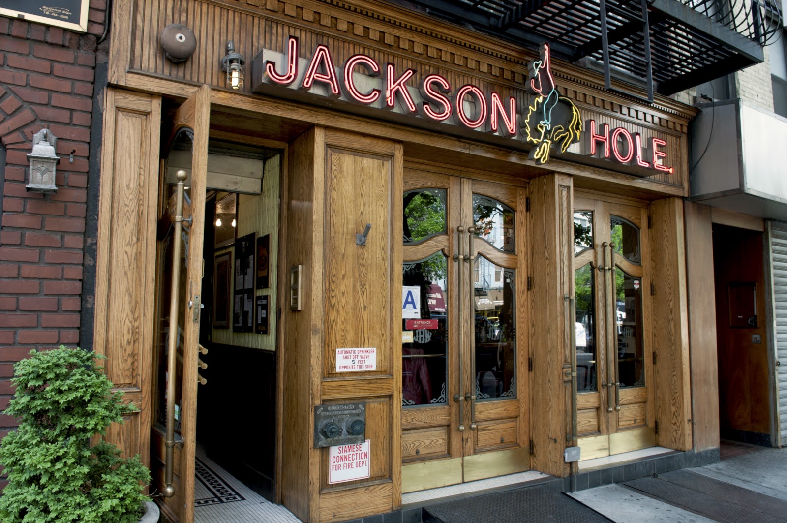 Photo of Jackson Hole burgers in New York City, New York, United States - 1 Picture of Restaurant, Food, Point of interest, Establishment, Meal takeaway, Bar