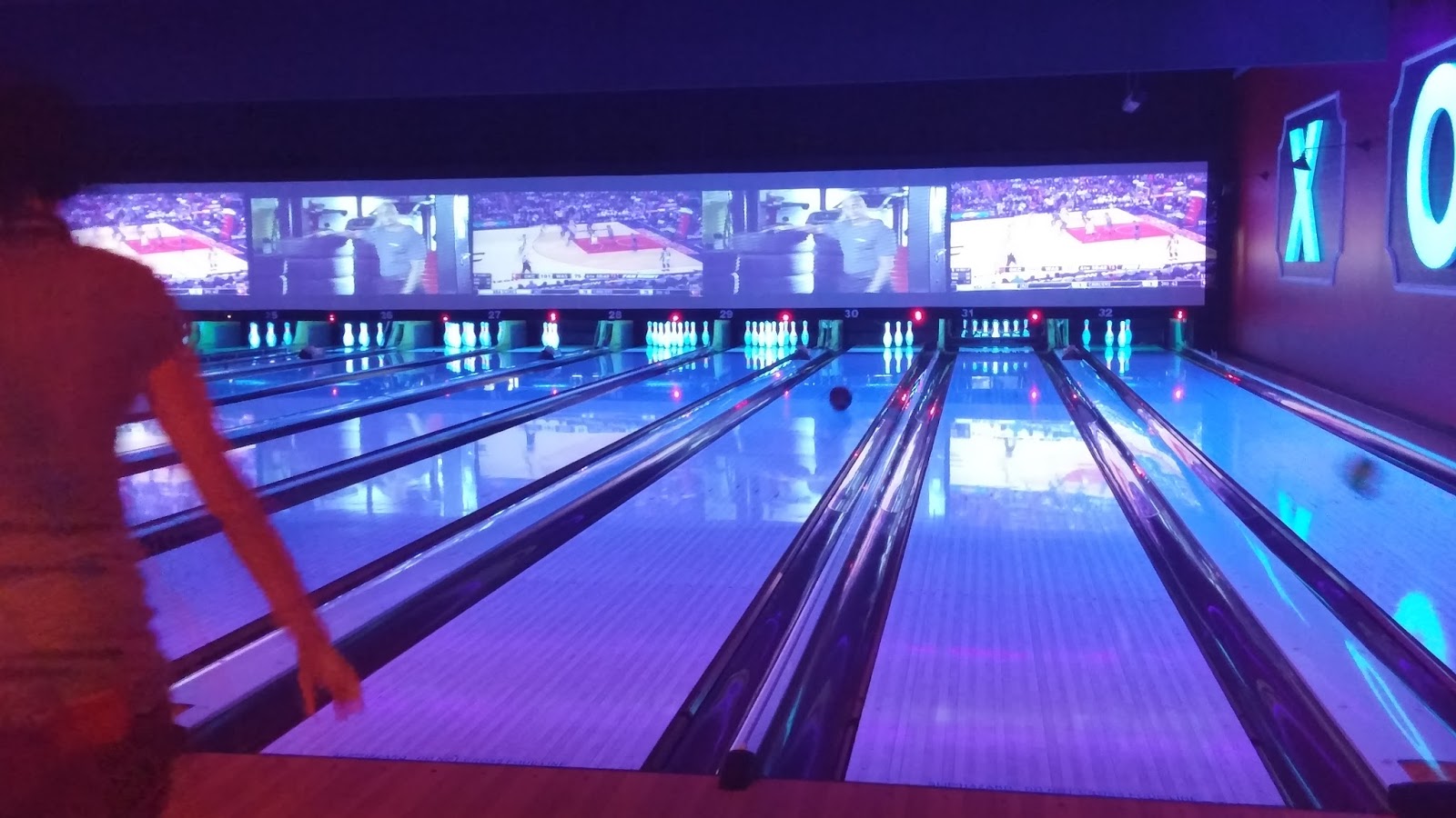 Photo of Bowlmor Chelsea Piers in New York City, New York, United States - 1 Picture of Restaurant, Food, Point of interest, Establishment, Bar, Bowling alley