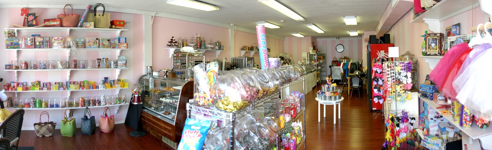 Photo of Skipperdee's L'il Ice Cream Shop in Point Lookout City, New York, United States - 1 Picture of Food, Point of interest, Establishment, Store, Bakery