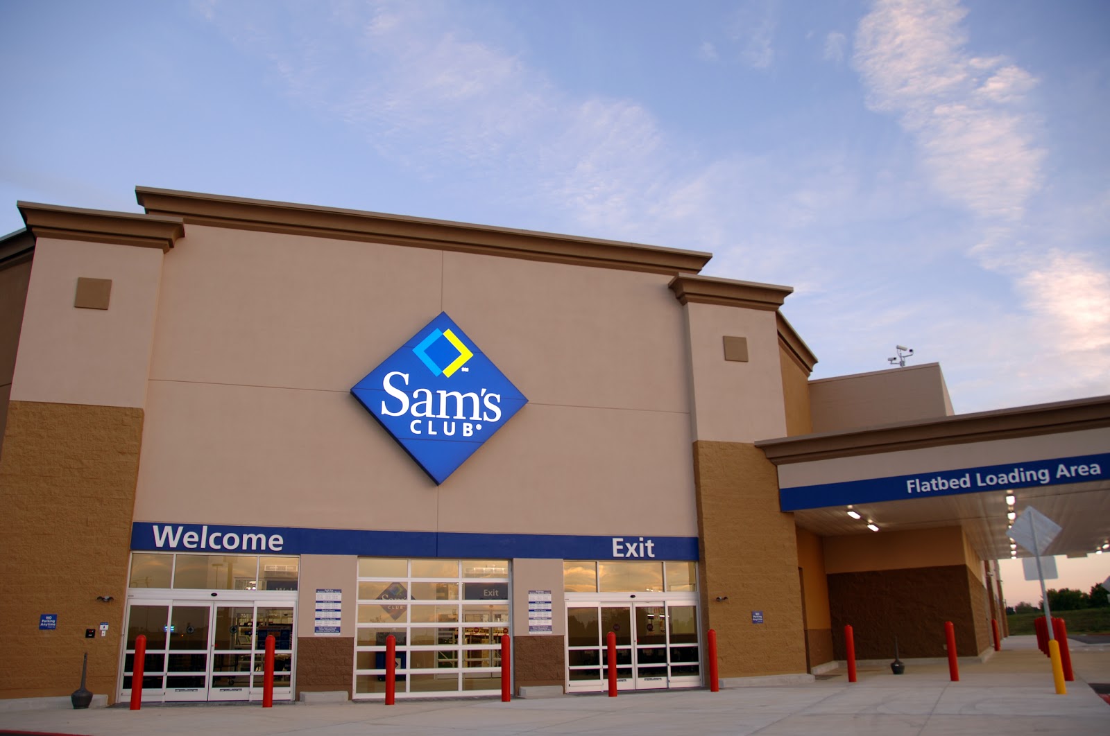 Photo of Sam's Club in Secaucus City, New Jersey, United States - 1 Picture of Food, Point of interest, Establishment, Store, Health, Car repair, Electronics store, Florist
