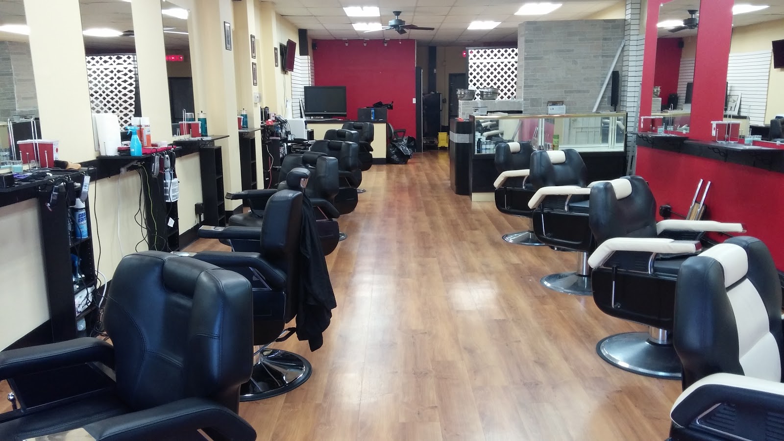 Photo of Creetiq Cutz Traditional Upscale Barbershop in Hempstead City, New York, United States - 5 Picture of Point of interest, Establishment, Health, Hair care