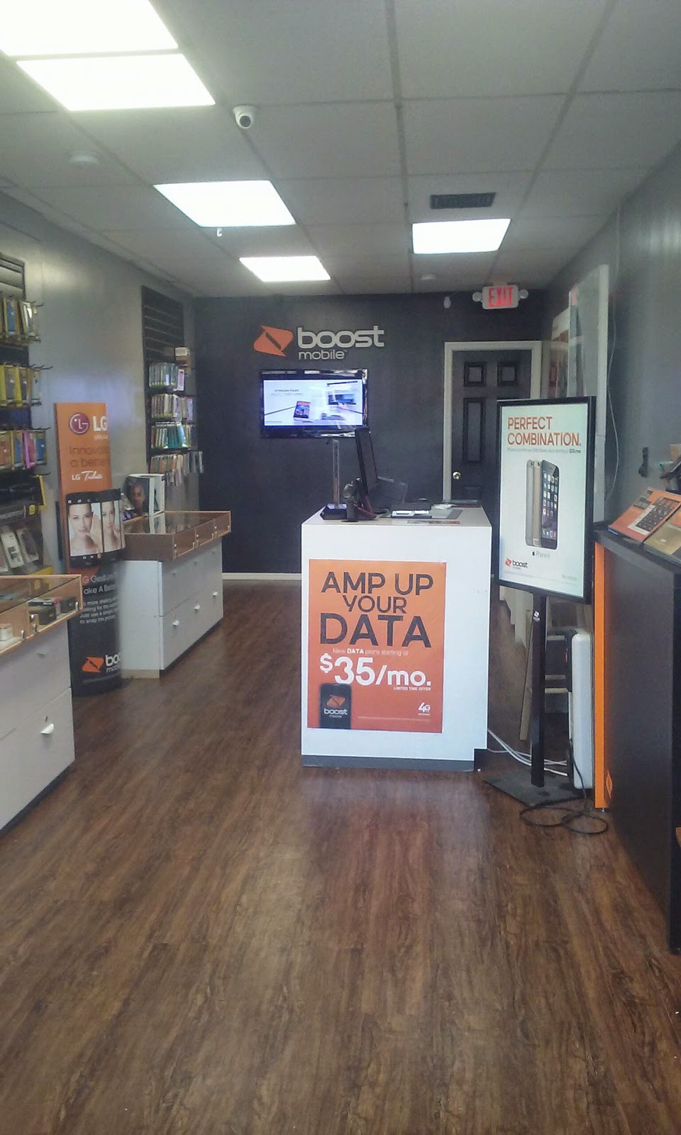 Photo of Boost Mobile (Cell Phone Repair & Service Shop) in Yonkers City, New York, United States - 4 Picture of Point of interest, Establishment, Store