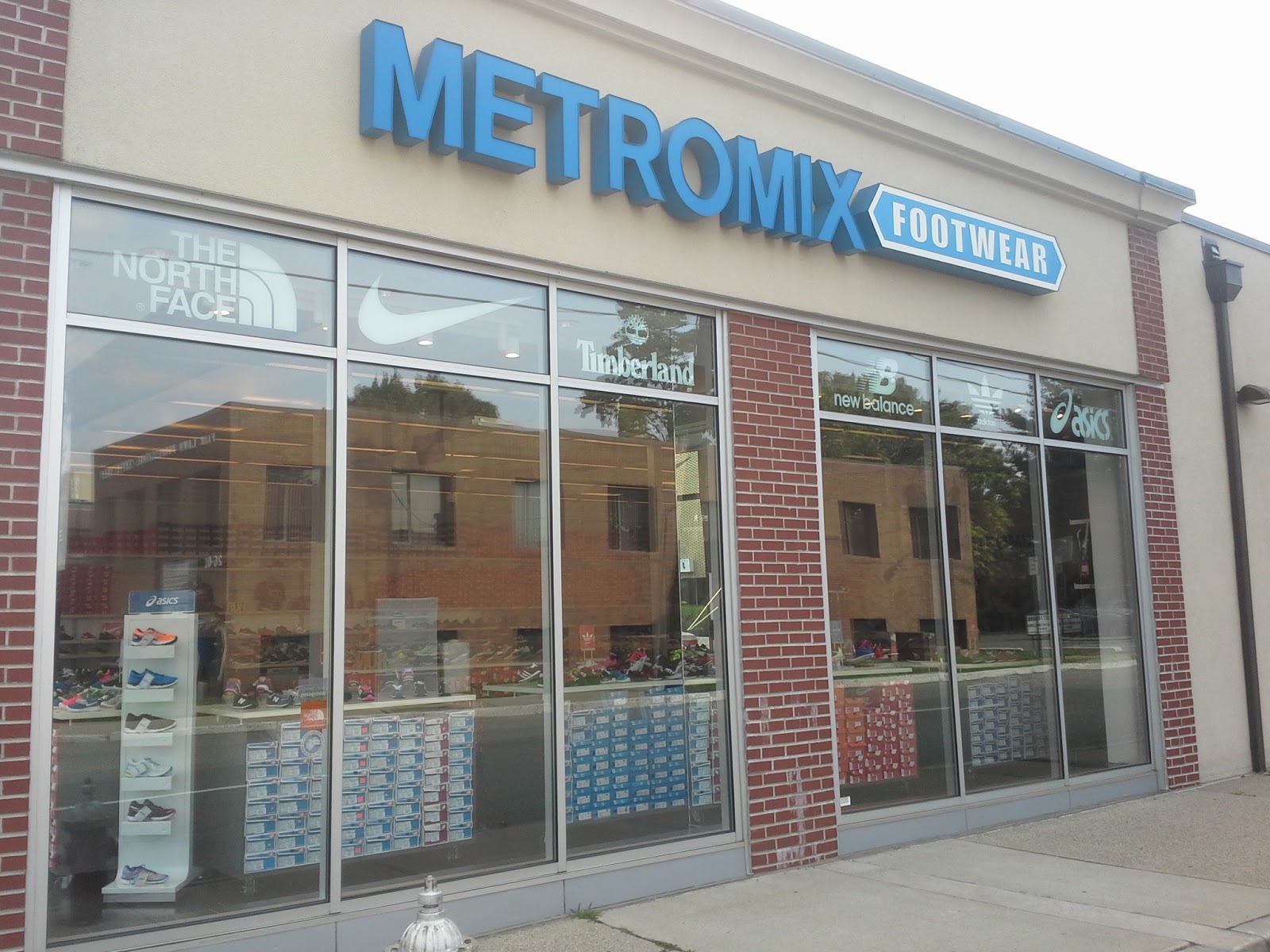 Photo of Metromix in Fair Lawn City, New Jersey, United States - 2 Picture of Point of interest, Establishment, Store, Shoe store