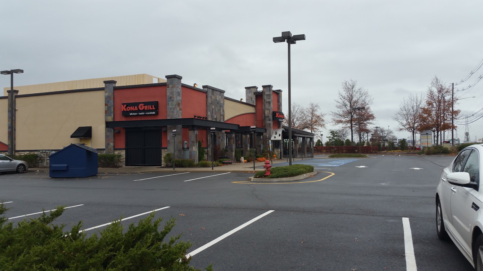 Photo of Kona Grill in Iselin City, New Jersey, United States - 2 Picture of Restaurant, Food, Point of interest, Establishment, Bar