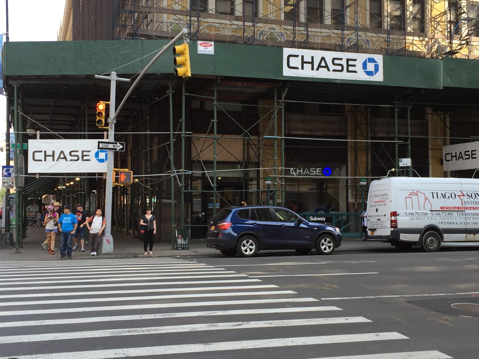 Photo of Chase Bank in New York City, New York, United States - 2 Picture of Point of interest, Establishment, Finance, Atm, Bank
