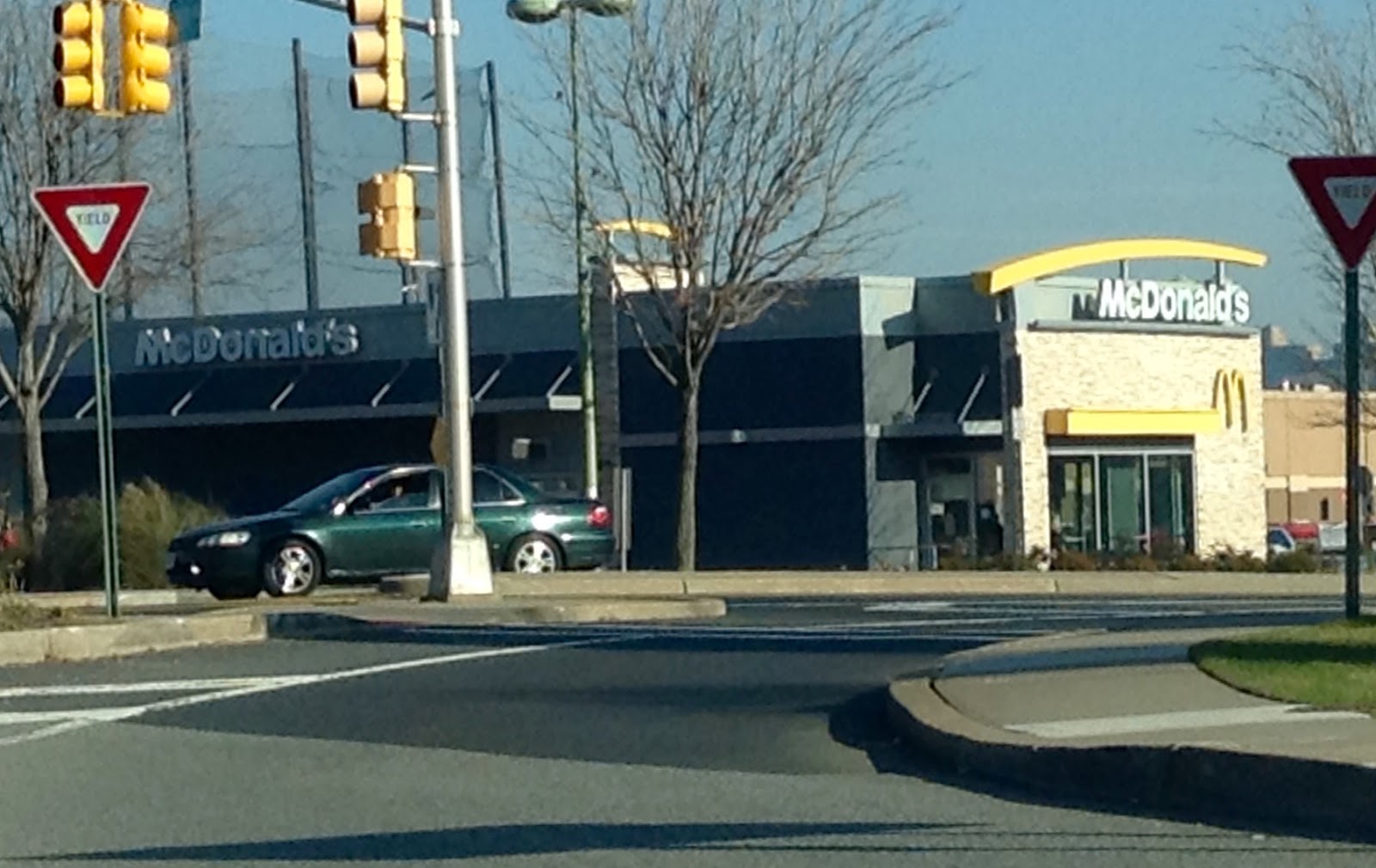 Photo of McDonald's in Edgewater City, New Jersey, United States - 1 Picture of Restaurant, Food, Point of interest, Establishment