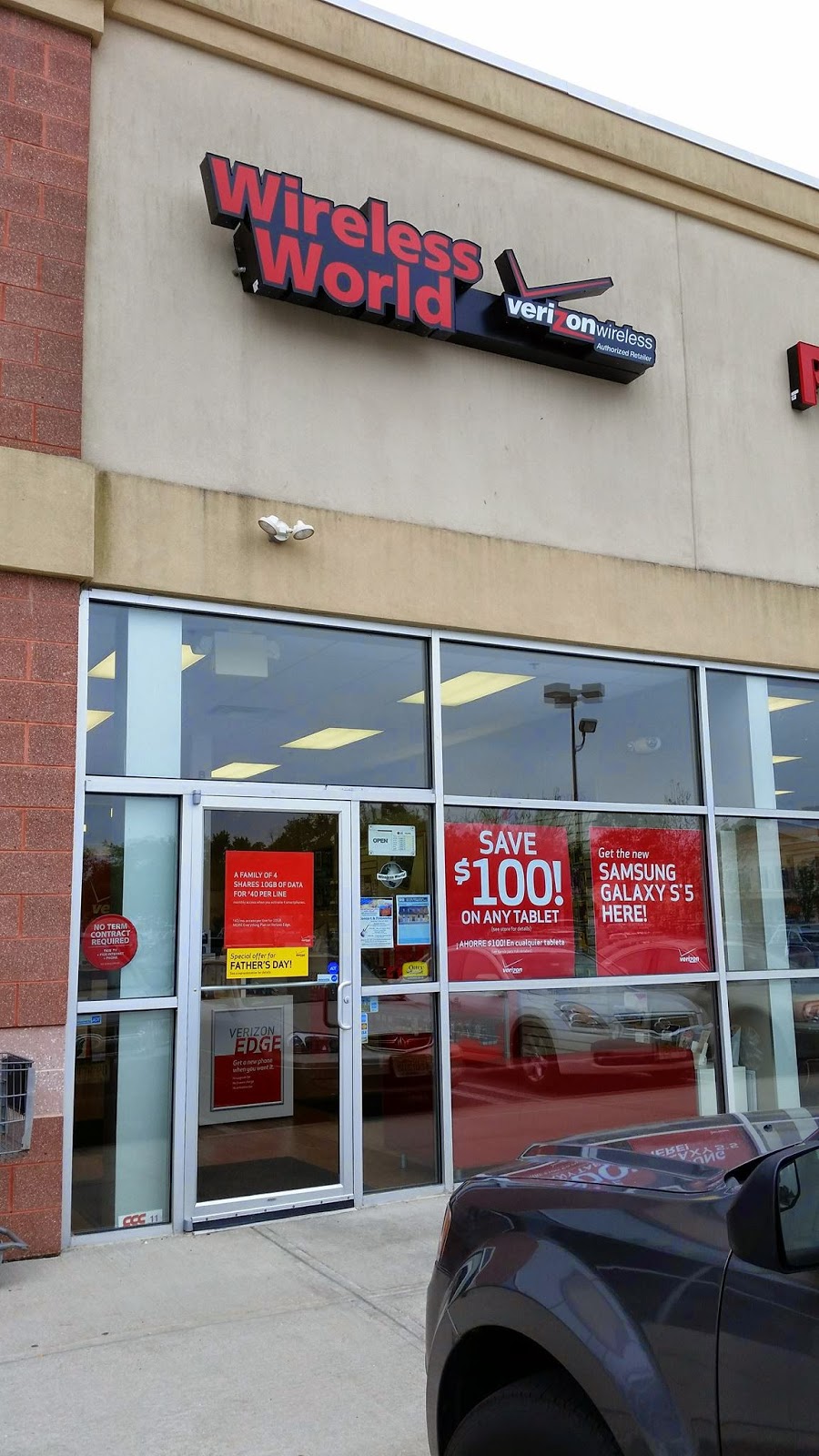 Photo of Wireless World of Emerson Premium Verizon Dealer in Emerson City, New Jersey, United States - 7 Picture of Point of interest, Establishment, Store, Electronics store