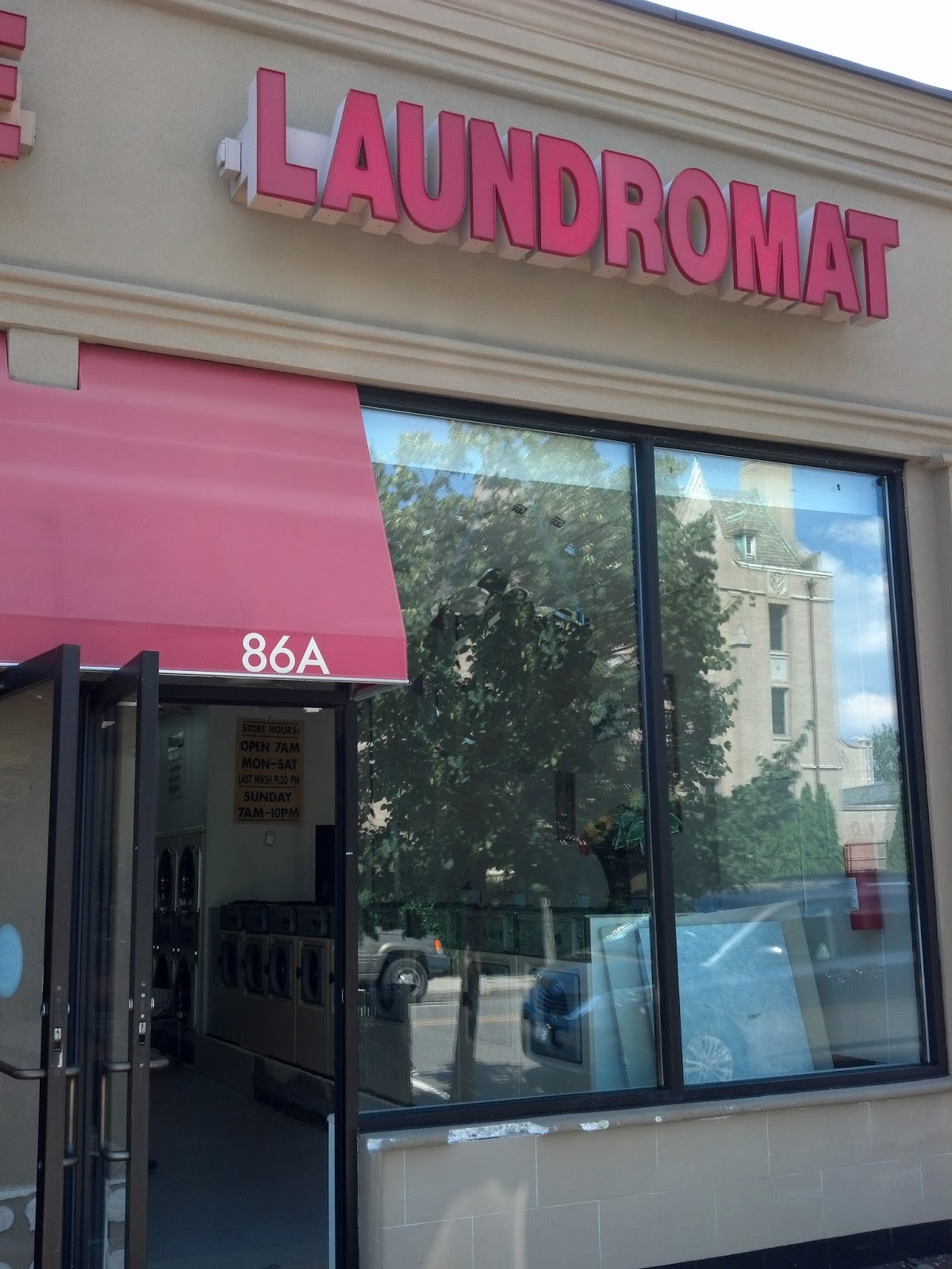 Photo of RnRs Laundromat in Rockville Centre City, New York, United States - 1 Picture of Point of interest, Establishment, Laundry