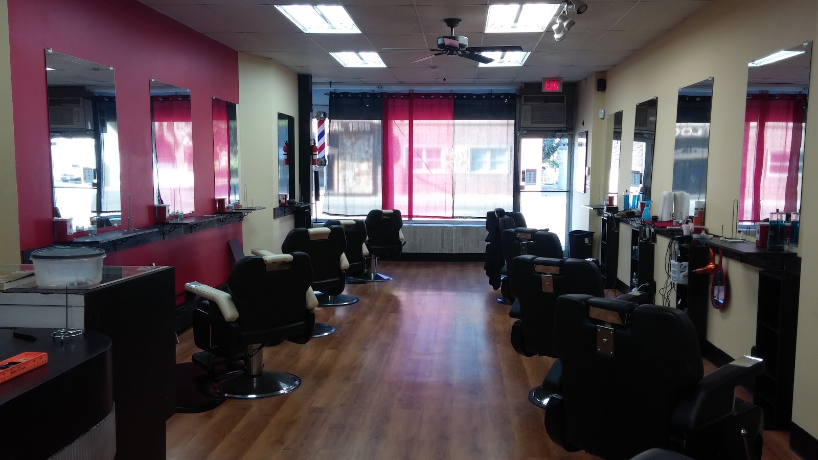 Photo of Creetiq Cutz Traditional Upscale Barbershop in Hempstead City, New York, United States - 2 Picture of Point of interest, Establishment, Health, Hair care
