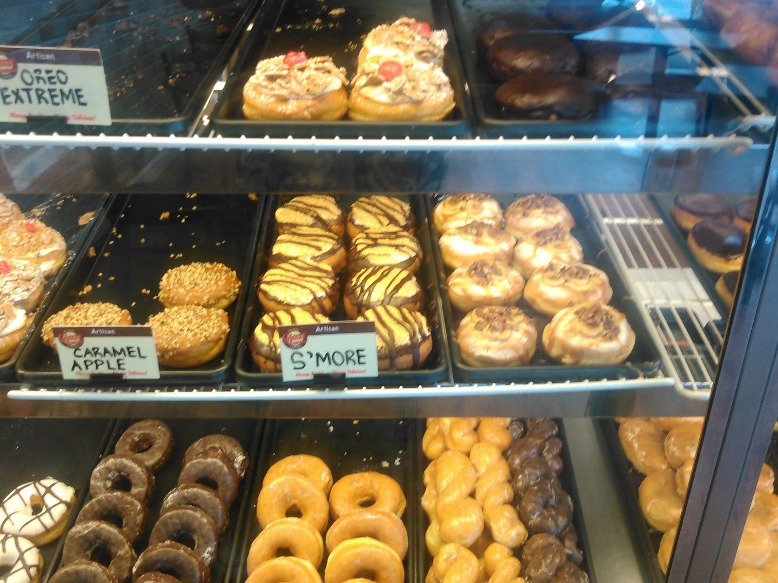 Photo of Glaze Donuts in Wayne City, New Jersey, United States - 3 Picture of Food, Point of interest, Establishment, Store, Cafe, Bakery