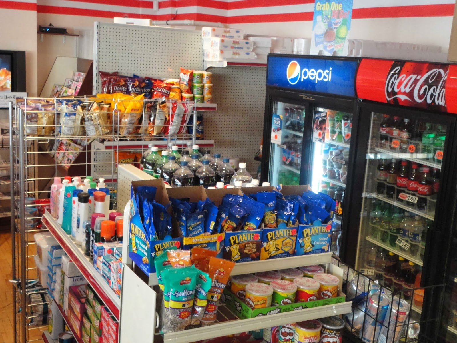Photo of Palisade News and Food in Englewood City, New Jersey, United States - 2 Picture of Food, Point of interest, Establishment, Store, Grocery or supermarket, Convenience store