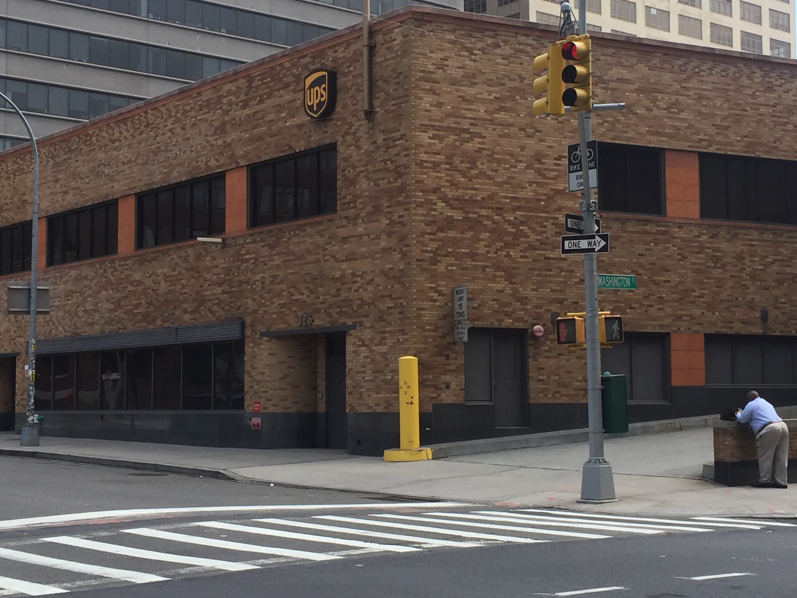 Photo of UPS Customer Center in New York City, New York, United States - 2 Picture of Point of interest, Establishment, Finance, Store